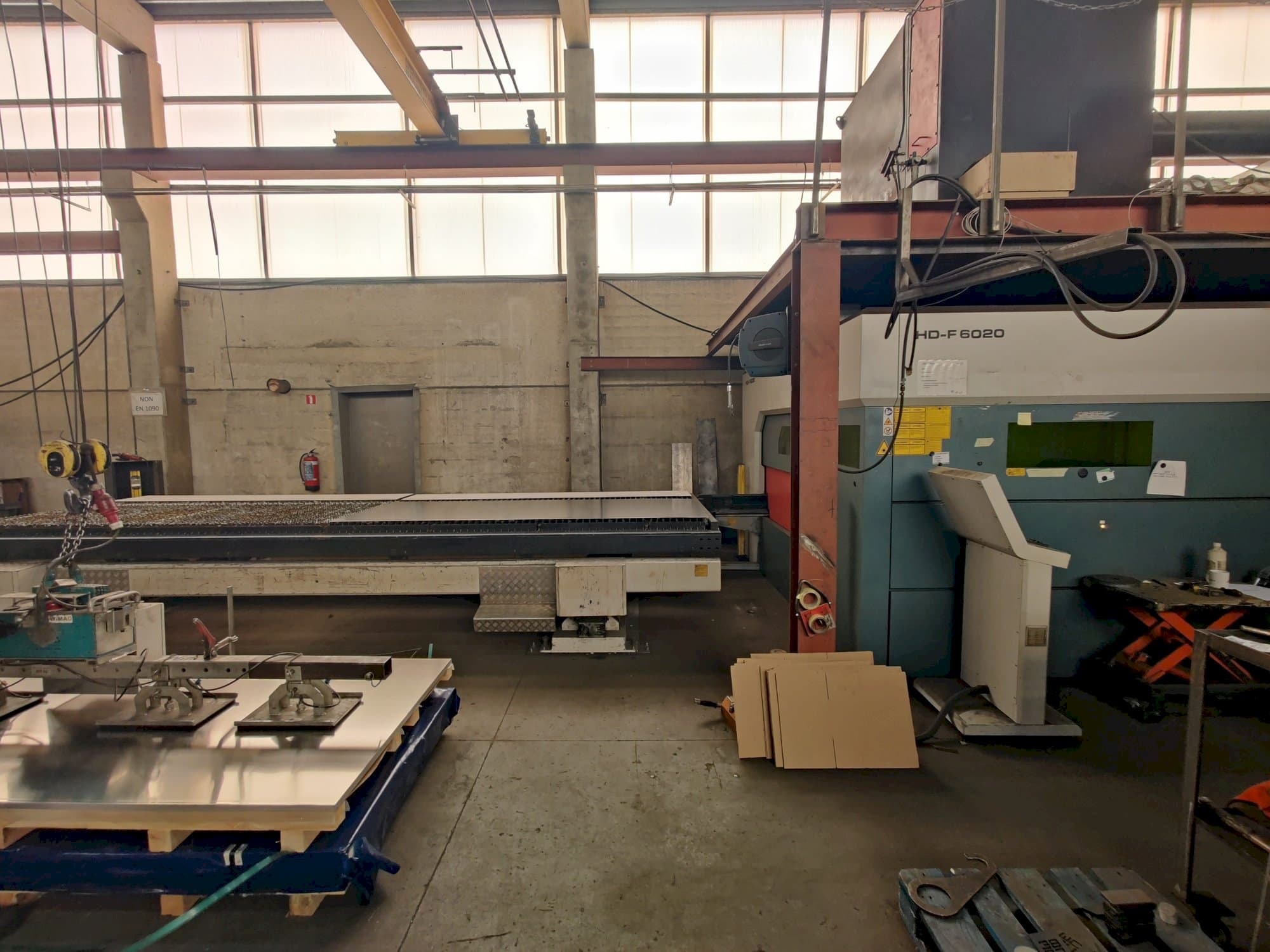 Čelní pohled  na Durma HD-F 6020 III  stroj