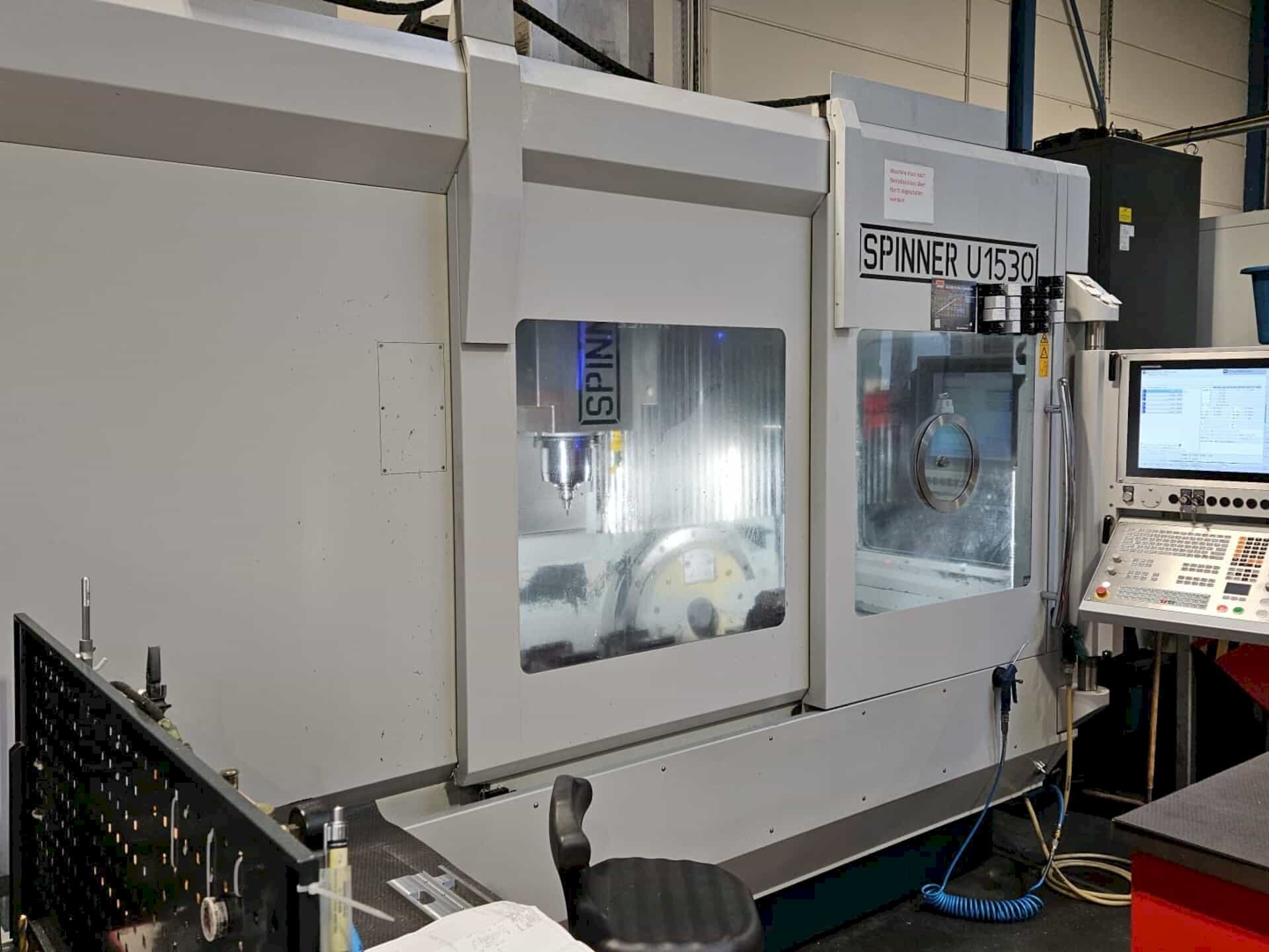 Čelní pohled  na SPINNER U 1530  stroj
