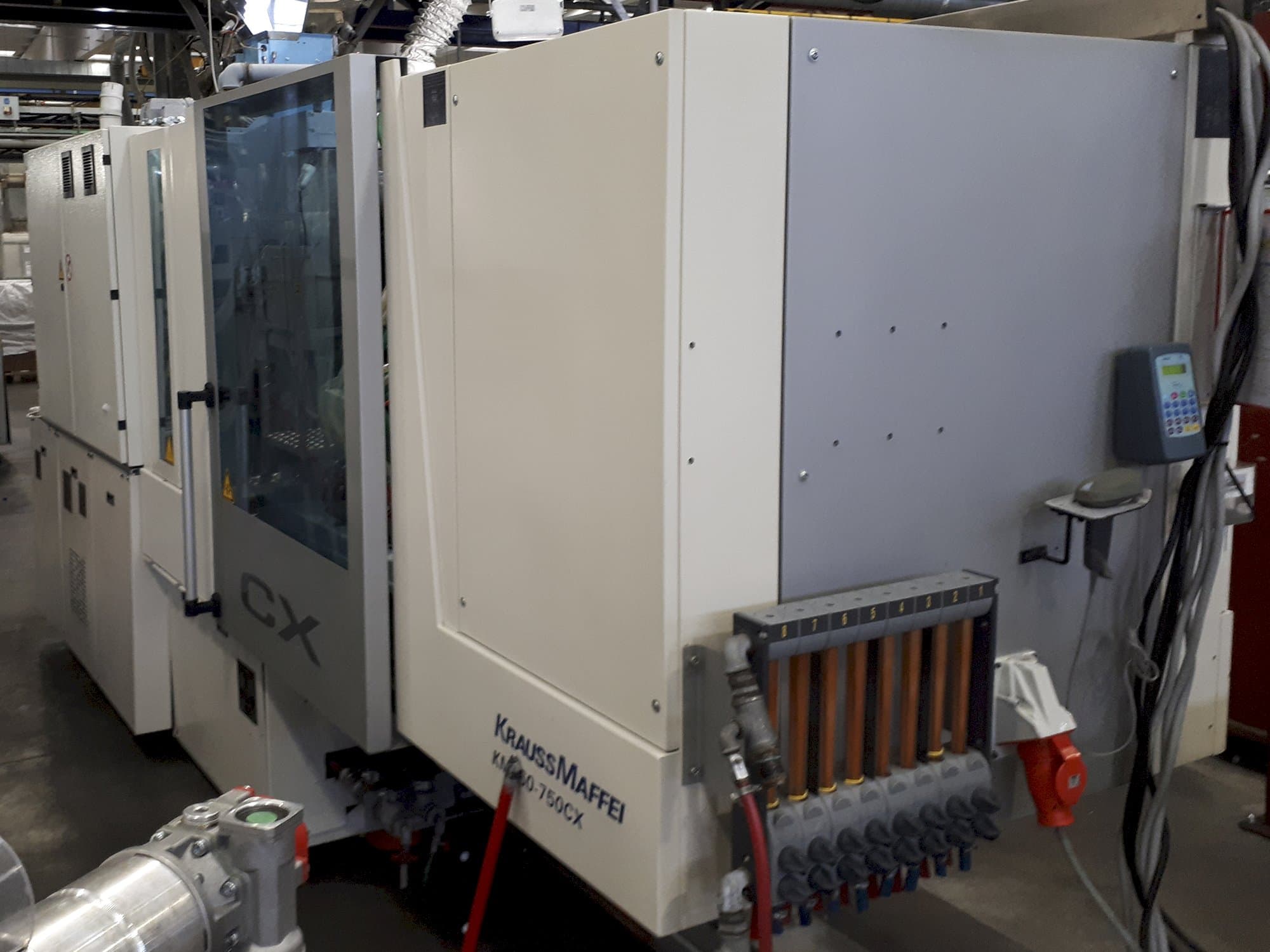 Čelní pohled  na Krauss Maffei 160-750 CX stroj
