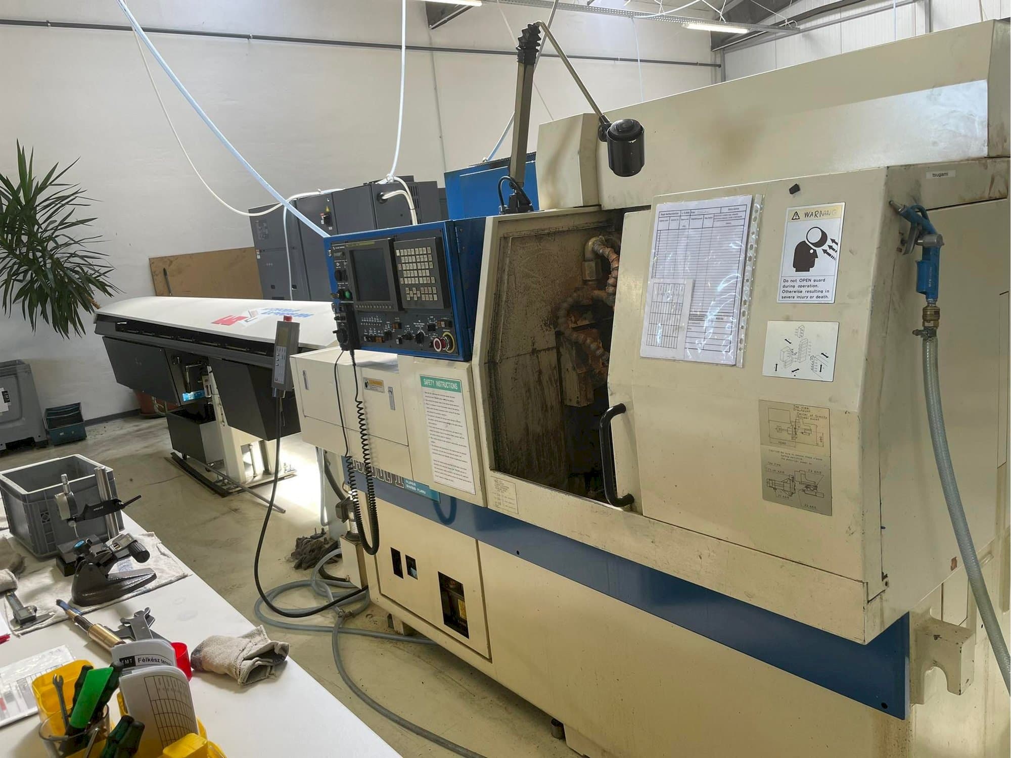 Pravý boční pohled  na TSUGAMI BS20-II  stroj