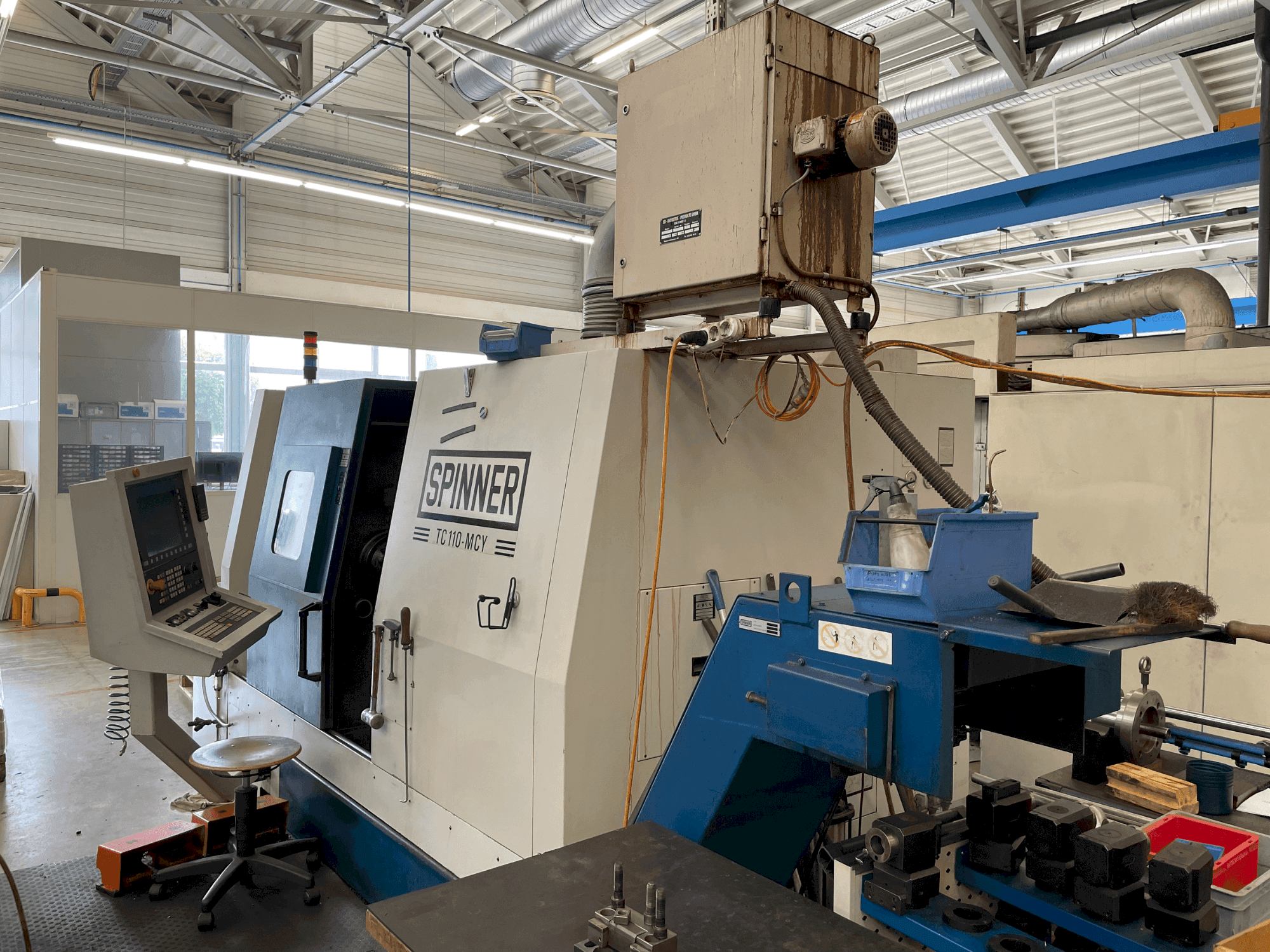 Čelní pohled  na SPINNER TC 110  stroj