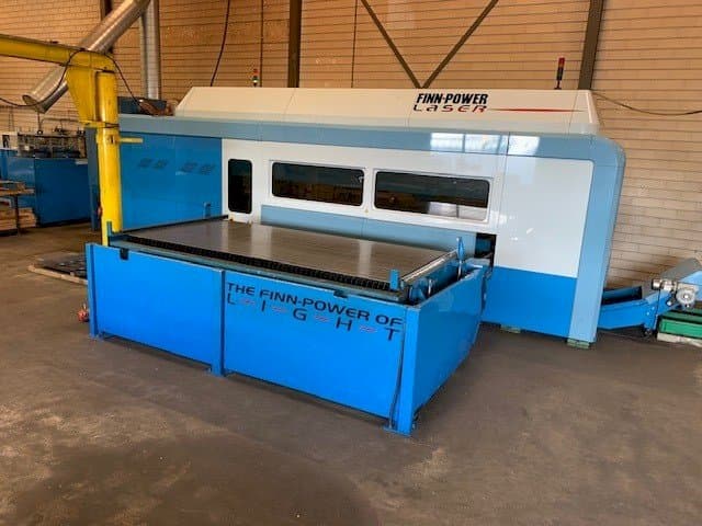 Čelní pohled  na Finn-Power FPL6-BL  stroj