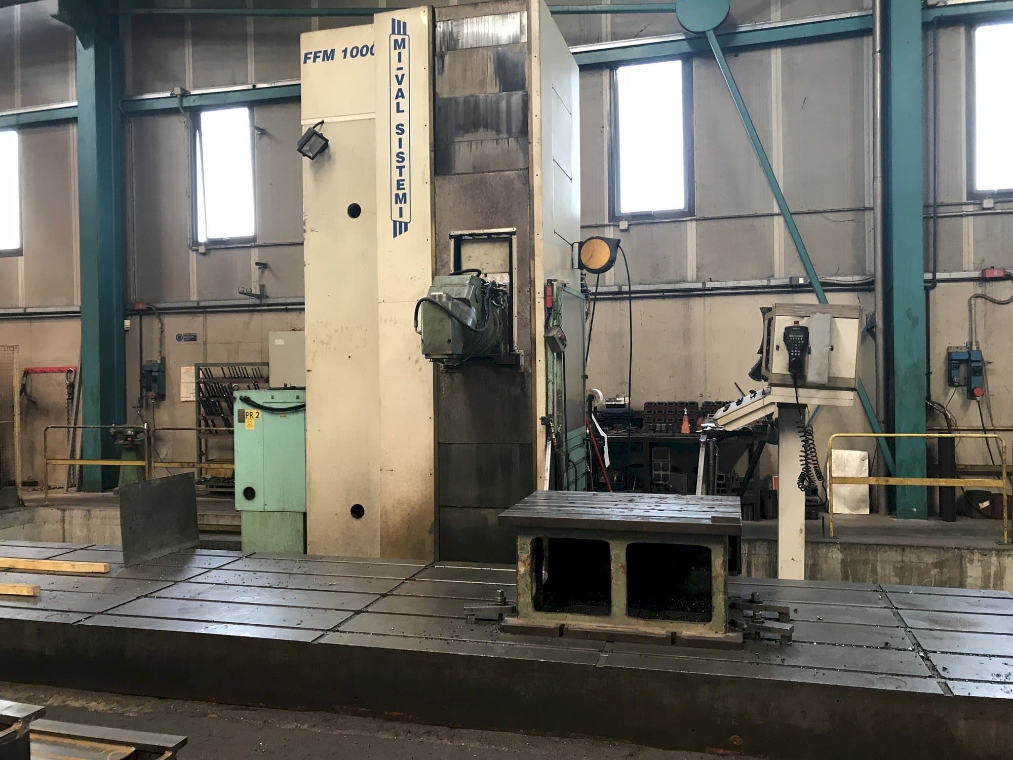 Čelní pohled  na MIVAL FFM 1000  stroj