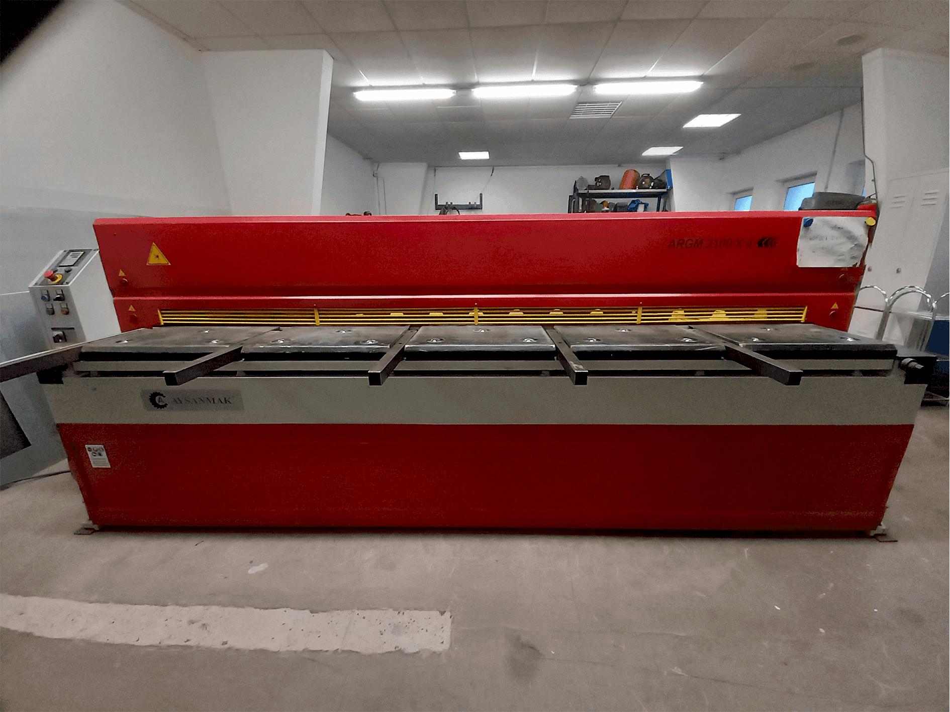 Čelní pohled  na AYSANMAK ARGM 3100 x 4  stroj