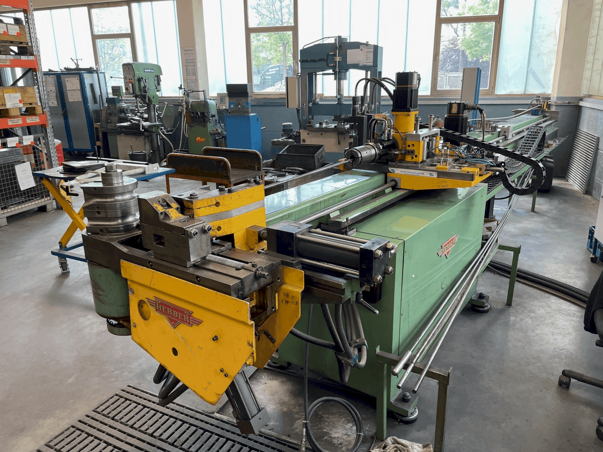Čelní pohled  na HERBER 42 CNC  stroj