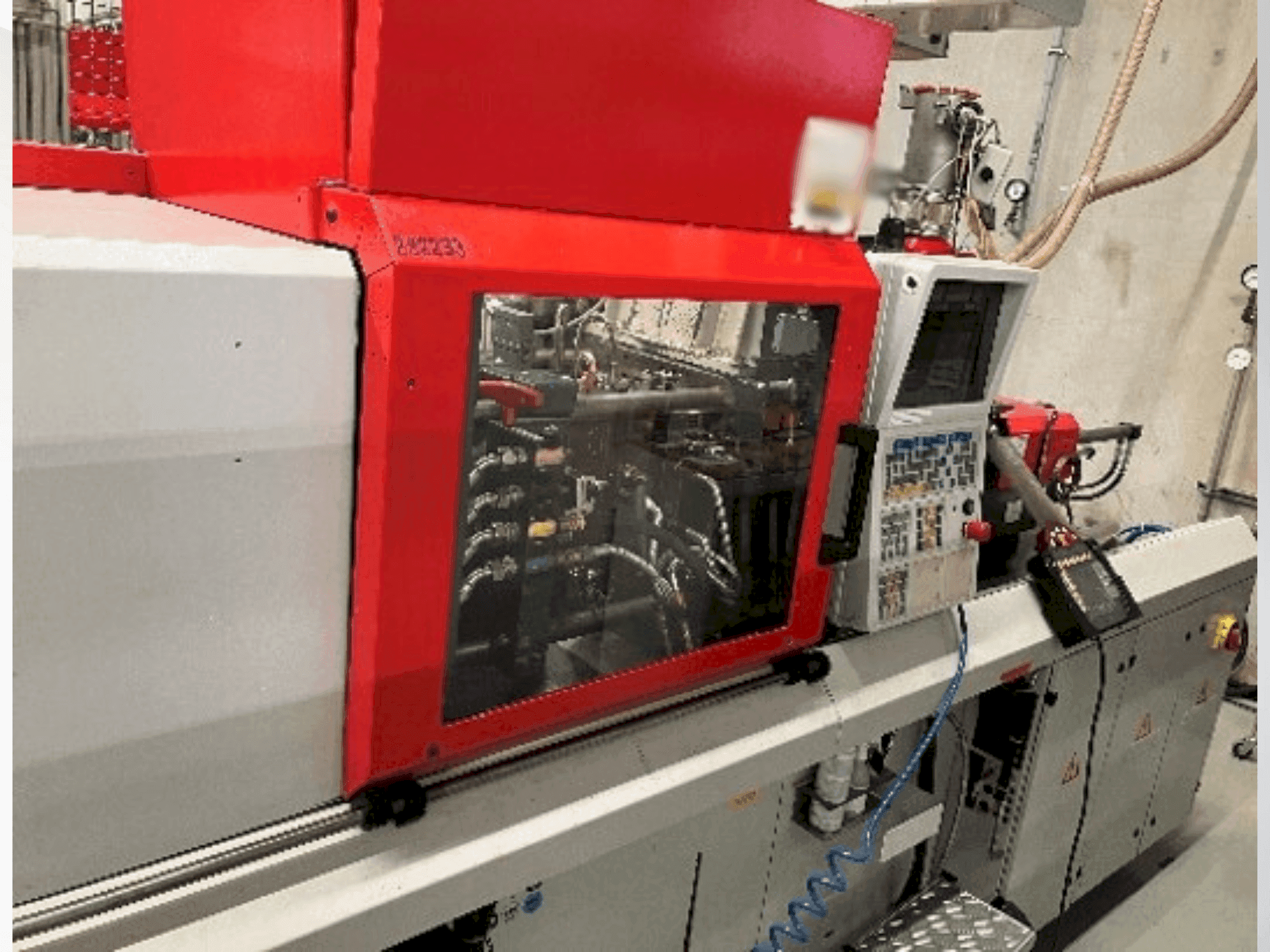 Čelní pohled  na Arburg Allrounder 320 U 500-150  stroj