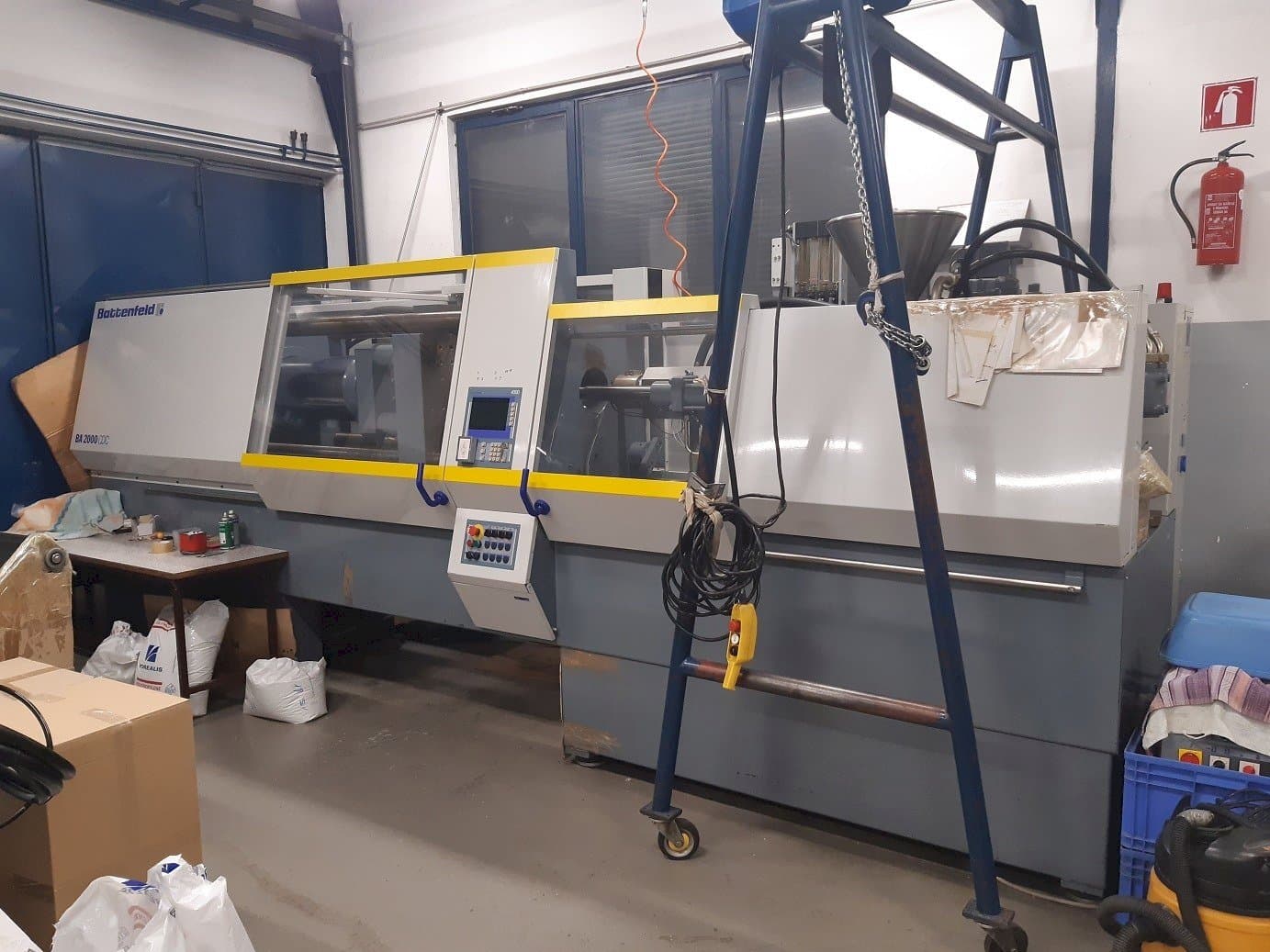 Čelní pohled  na Battenfeld BA 2000/1000 CDC  stroj