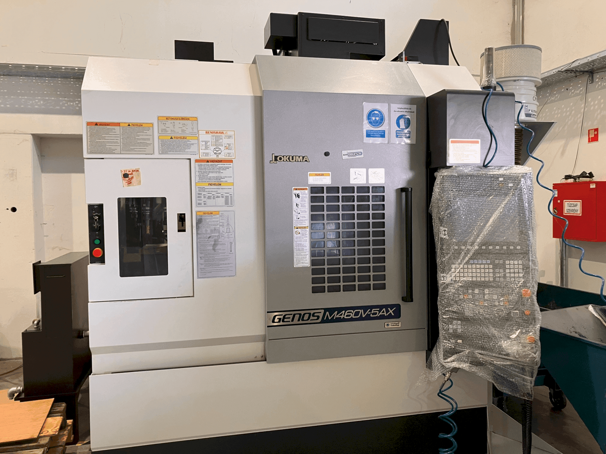 Čelní pohled  na Okuma GENOS M460V-5AX  stroj