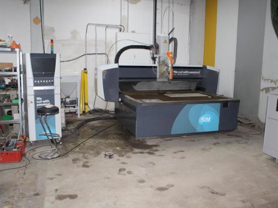 Čelní pohled  na STM PremiumCut 3D 68  stroj