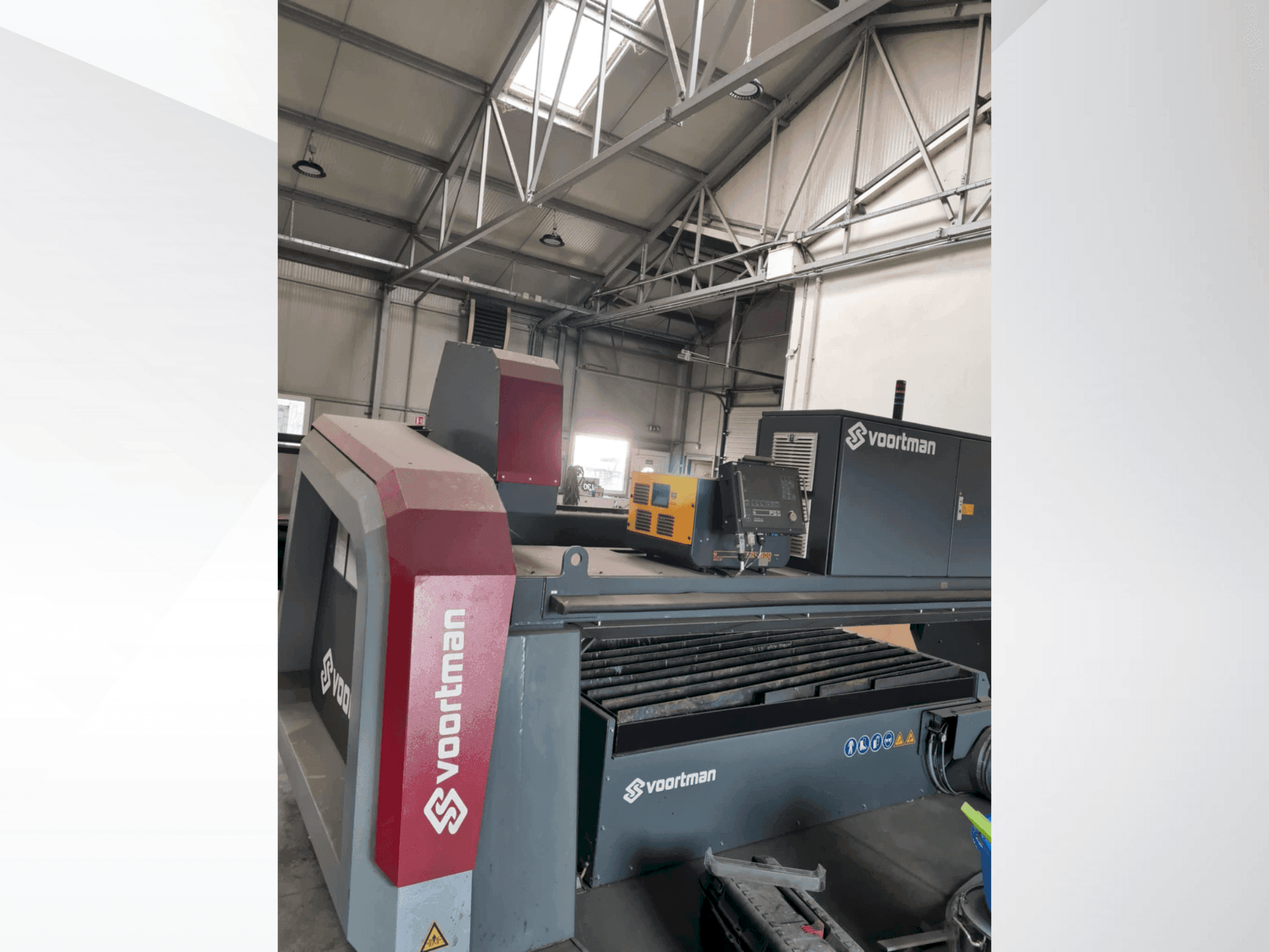 Čelní pohled  na VOORTMAN V304  stroj