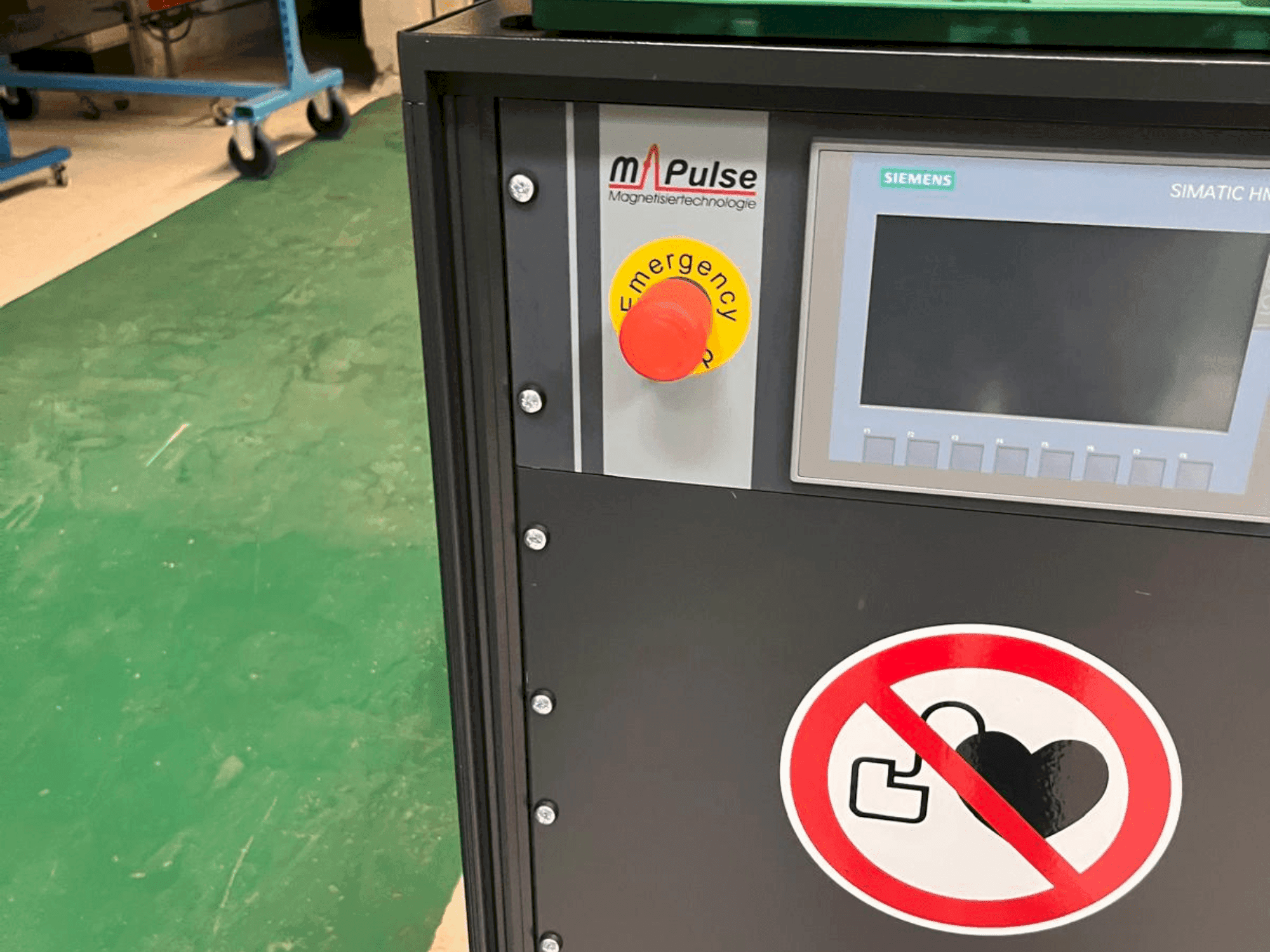 Čelní pohled  na M-PULSE 2k6e  stroj