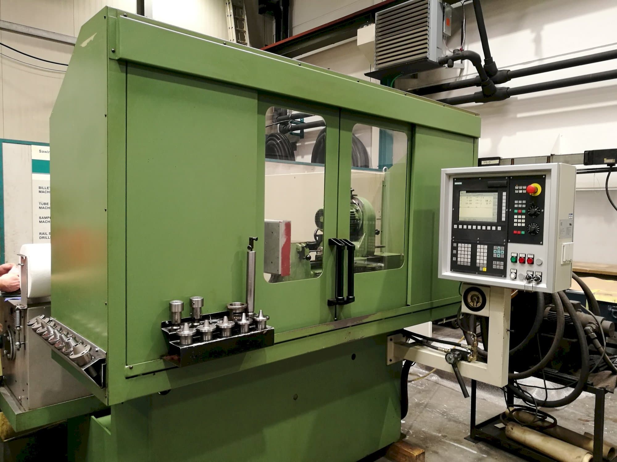 Čelní pohled  na TTB M10 400 NC  stroj