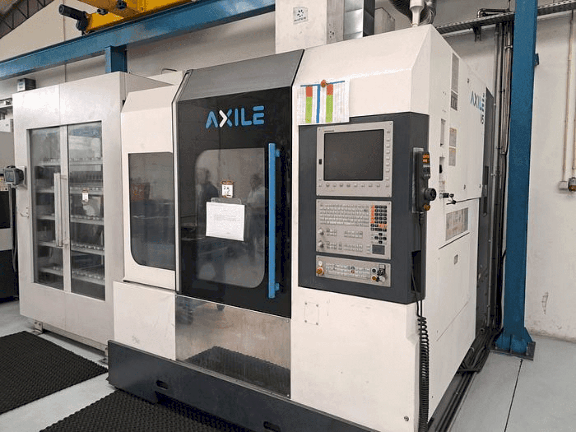 Čelní pohled  na AXILE V5  stroj