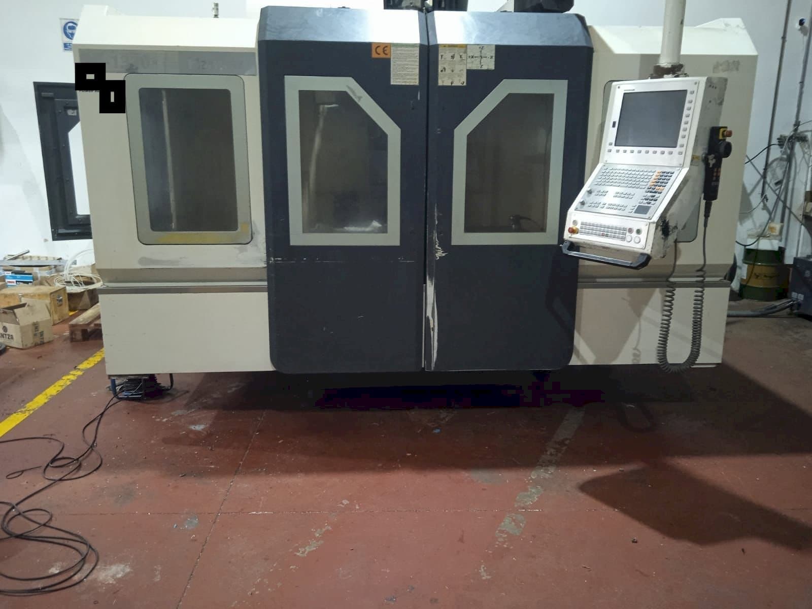 Čelní pohled  na Hartford LG-1370  stroj