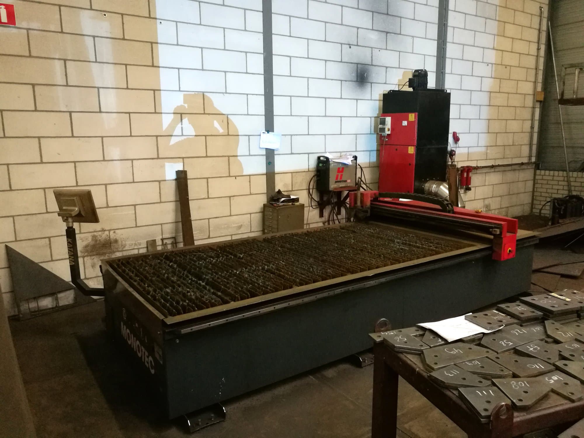 Levý pohled  na KOIKE MONOTEC stroj