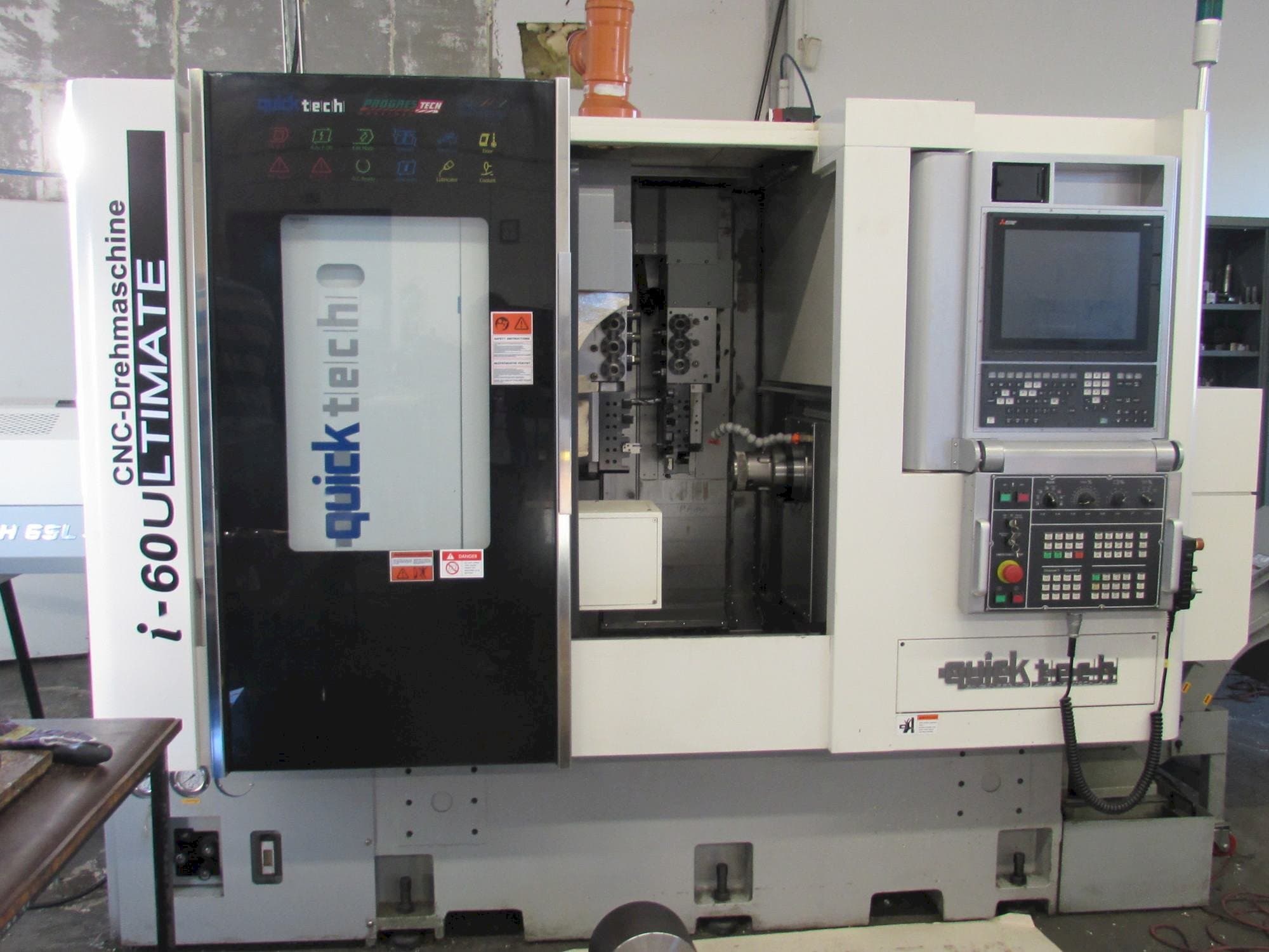 Čelní pohled  na Quick-Tech I-60U  stroj