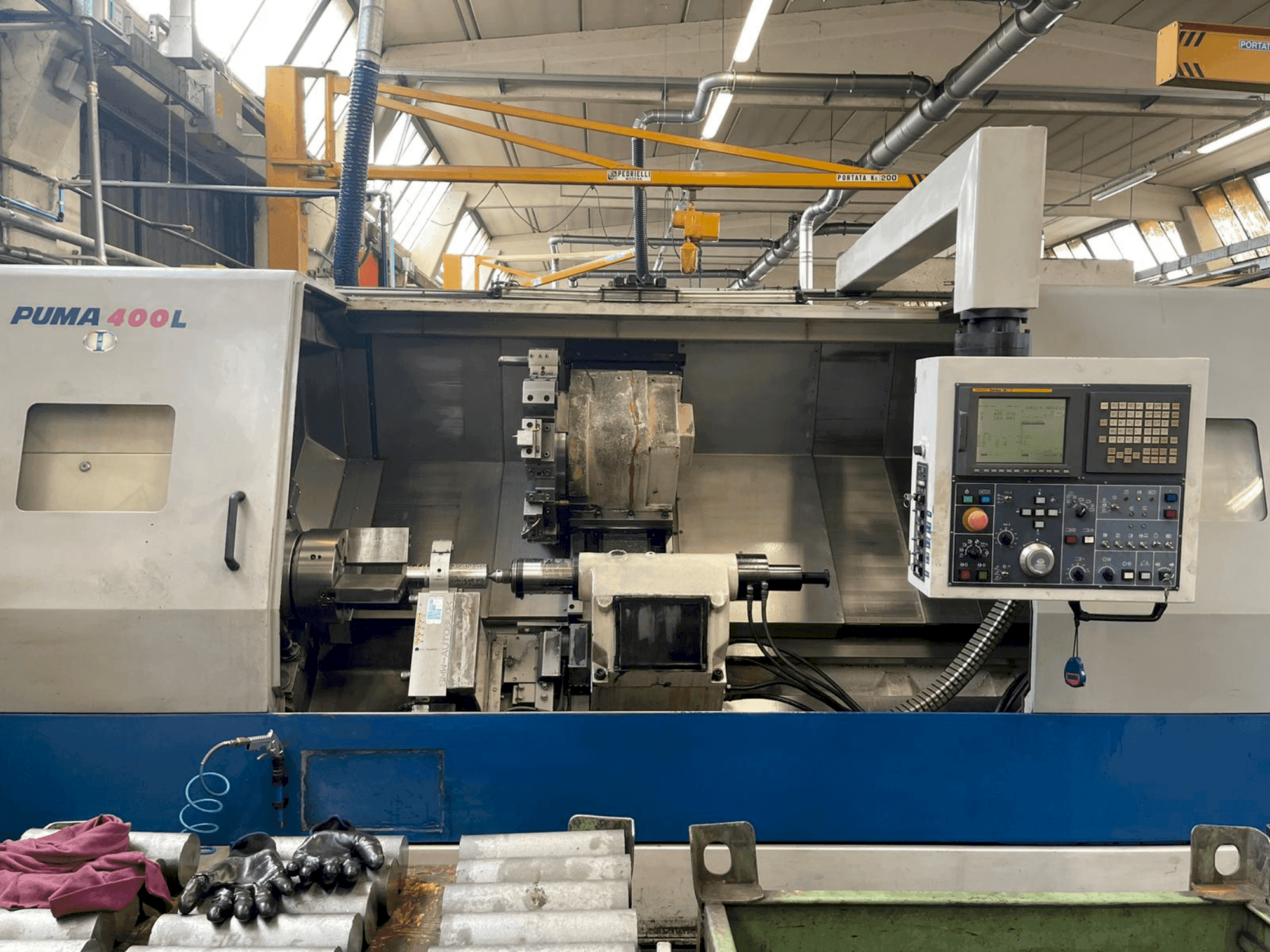 Čelní pohled  na DAEWOO PUMA 400 LA  stroj