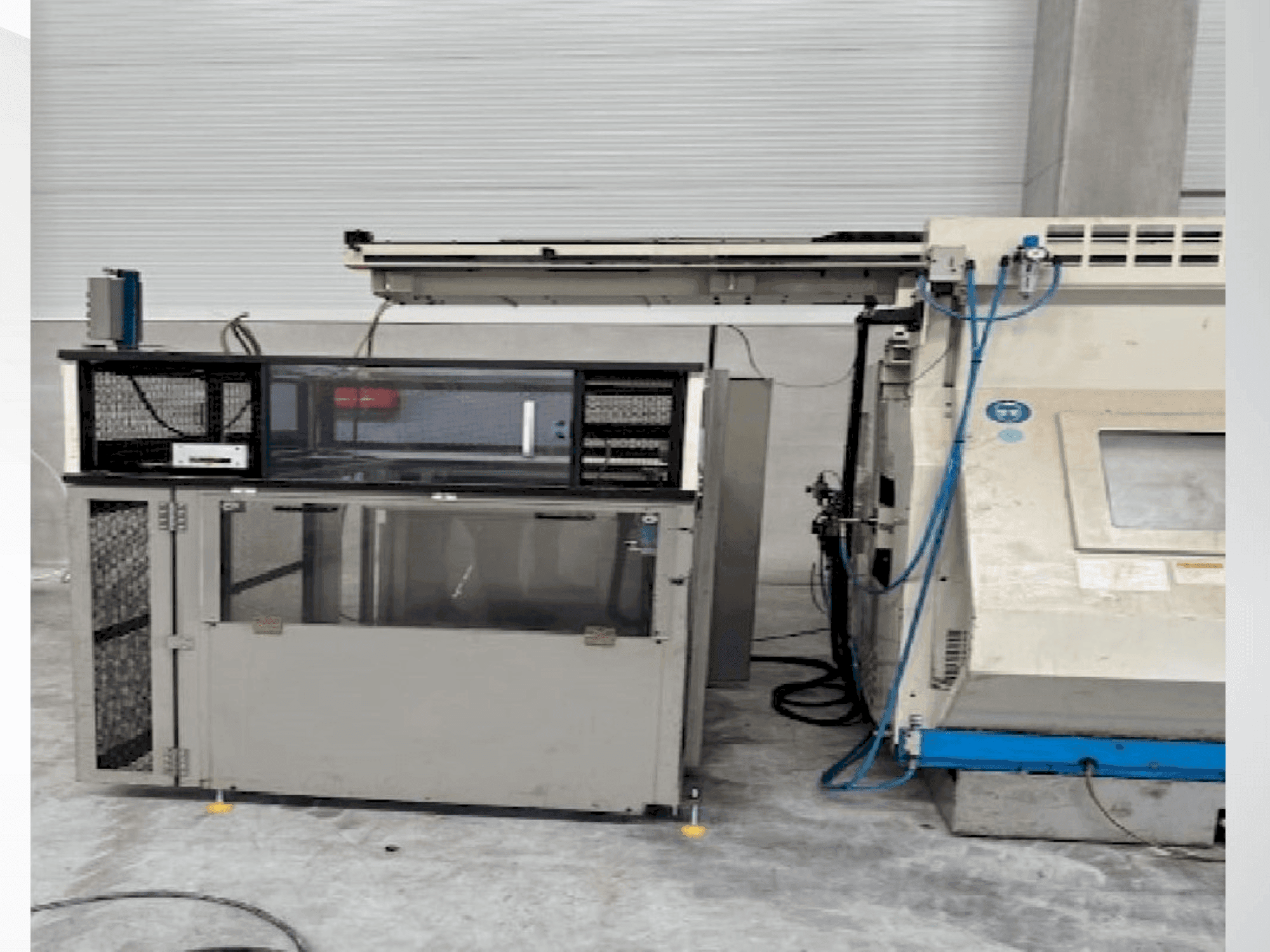 Čelní pohled  na Okuma LT 10-M  stroj