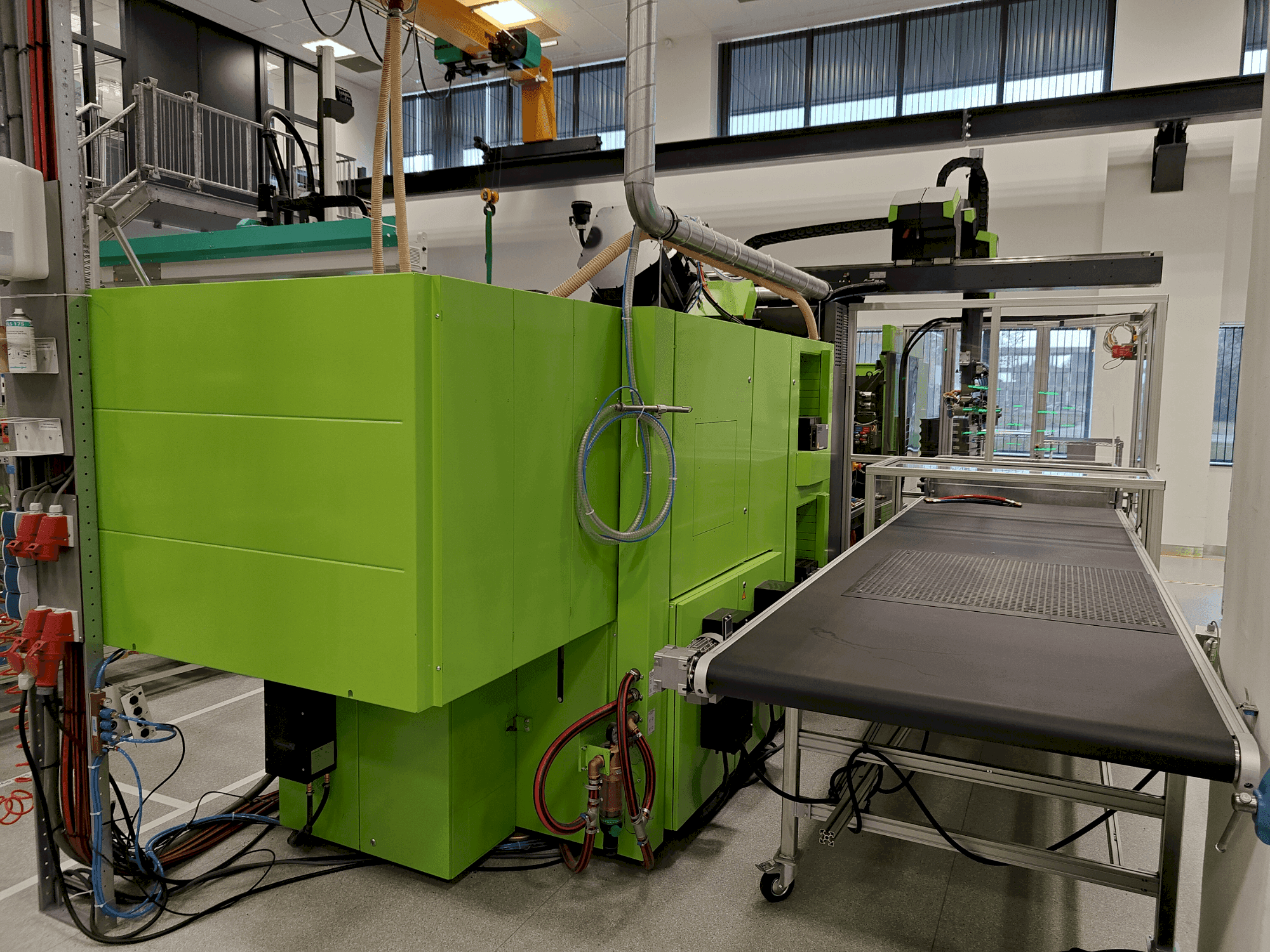 Čelní pohled  na Engel e-victory 740H/50W/220 combi + Viper 20  stroj