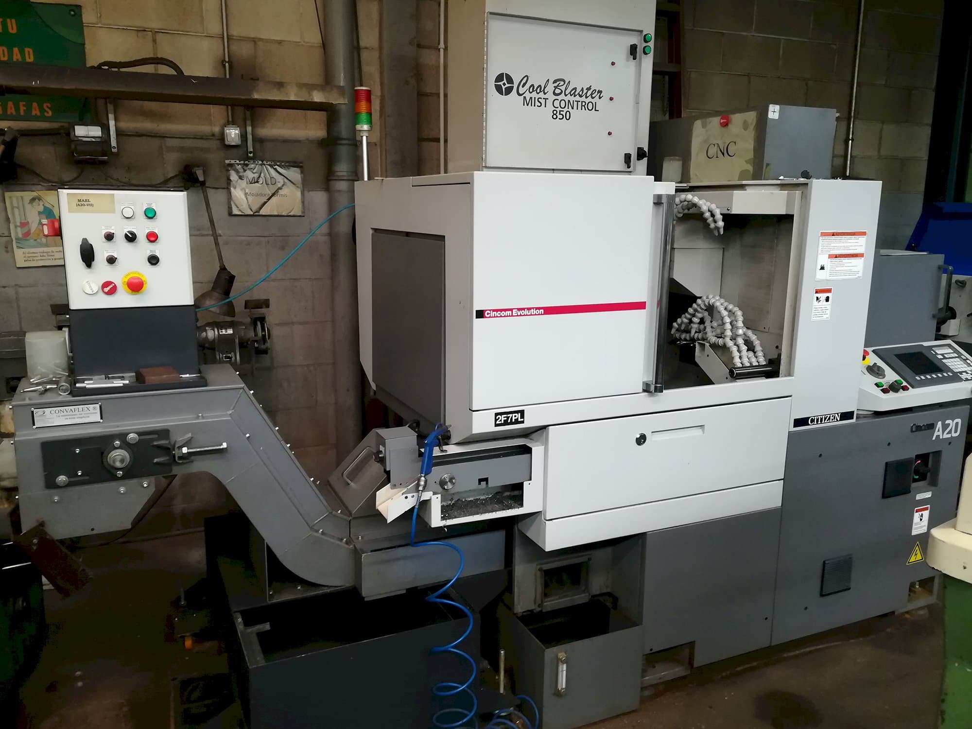 Čelní pohled  na CITIZEN Cincom A20 stroj