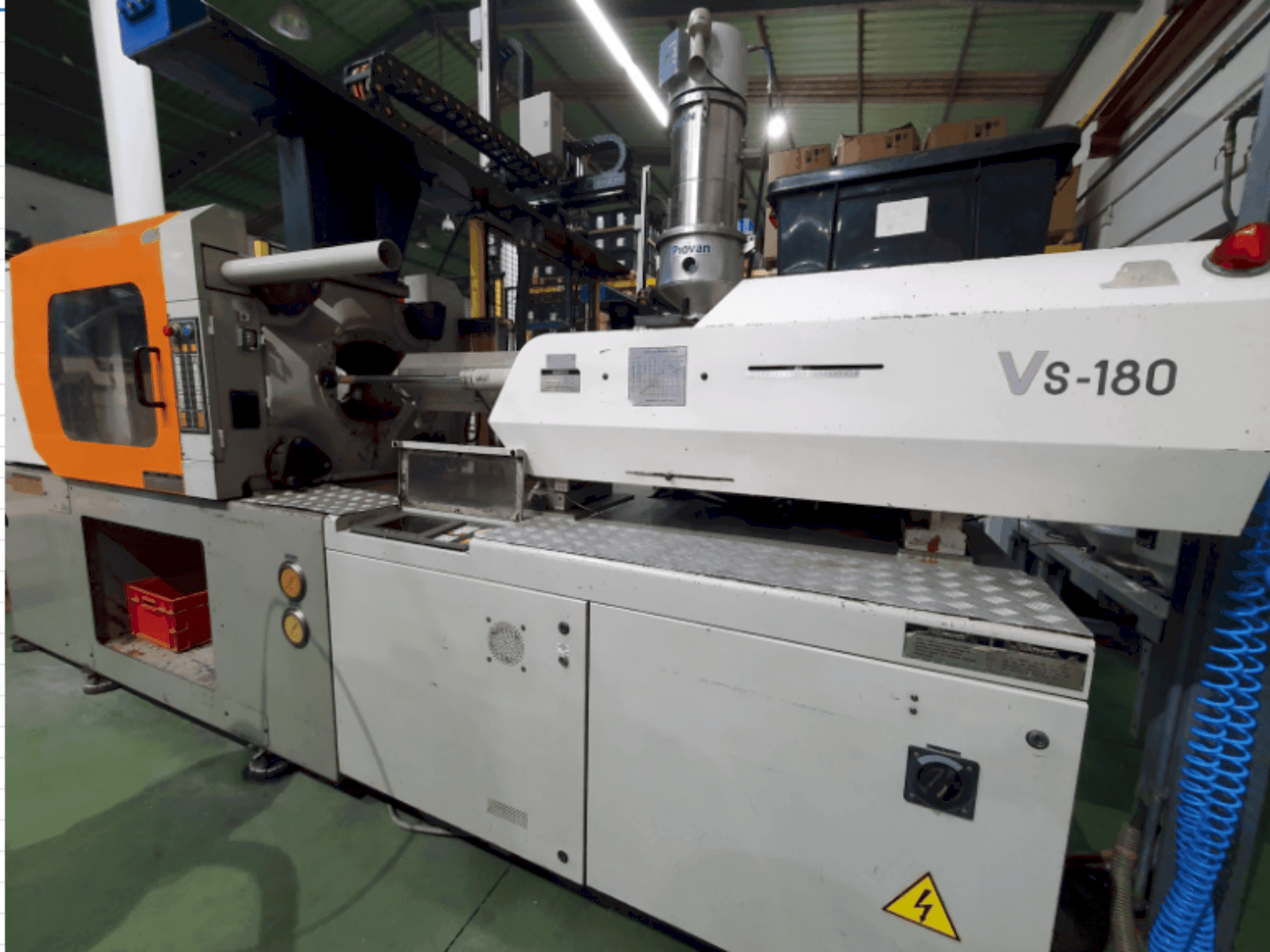 Čelní pohled  na Victor VS180  stroj