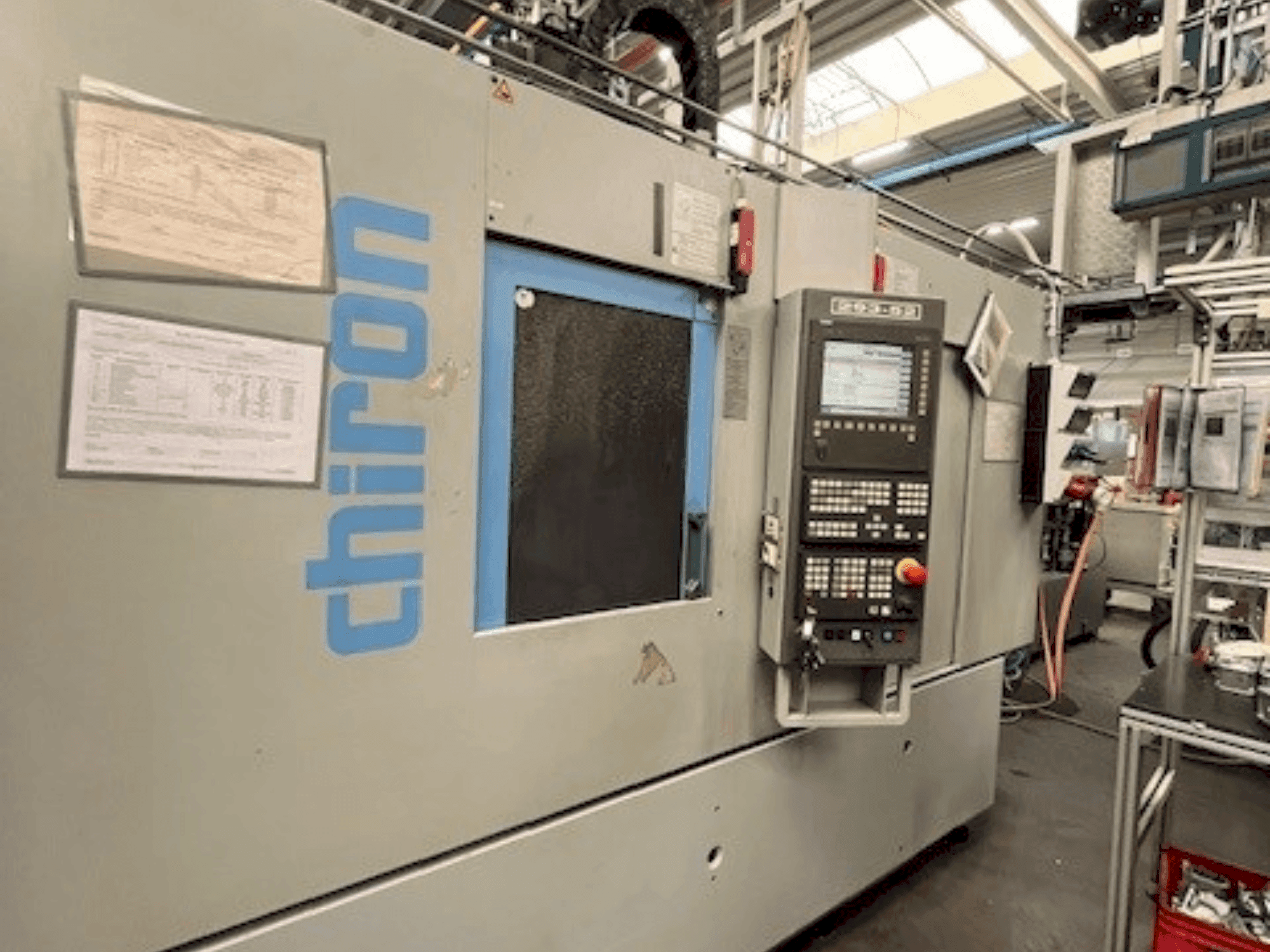 Čelní pohled  na CHIRON DZ15KWM HS  stroj