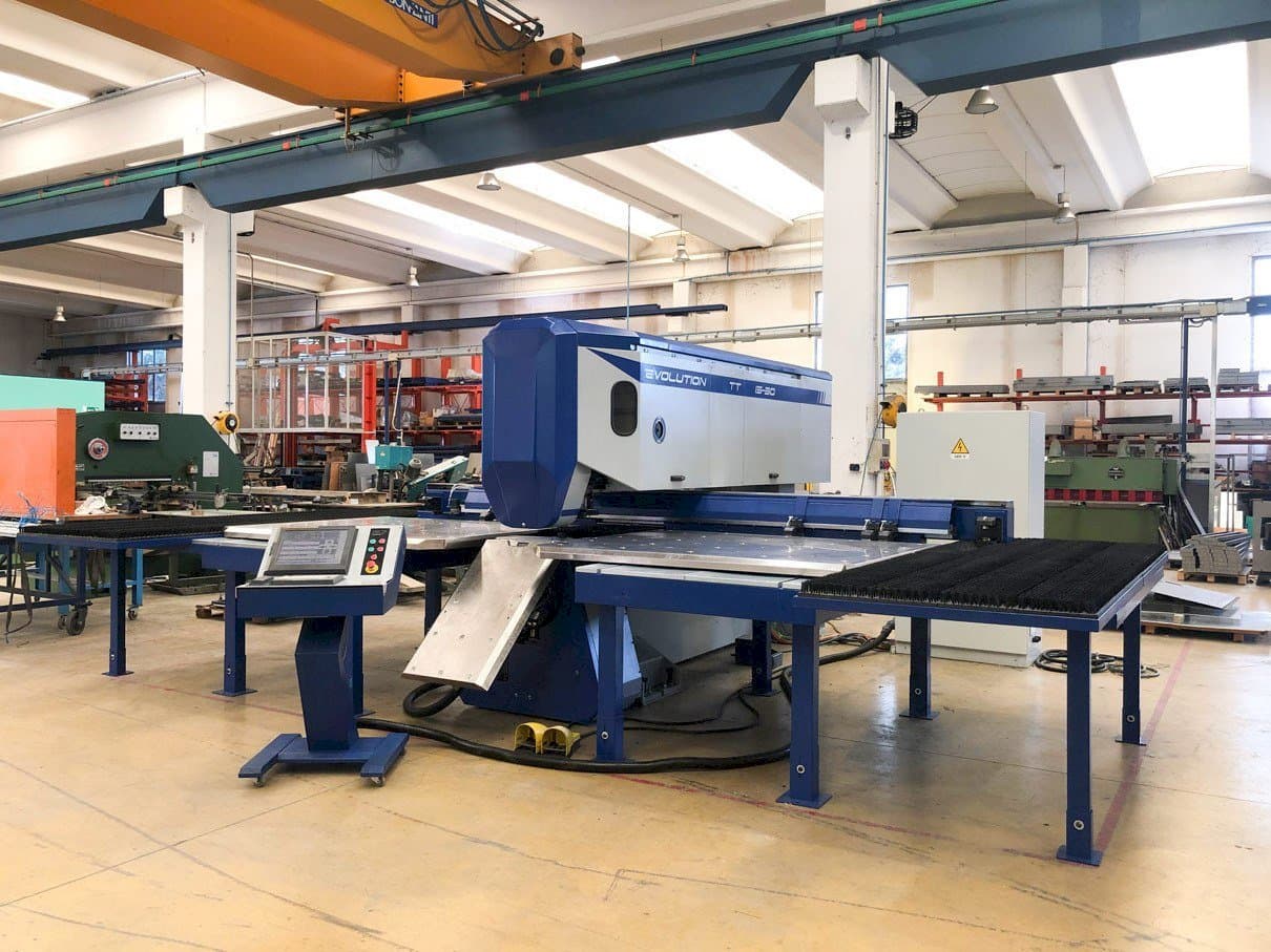 Čelní pohled  na TECHNOLOGY EVOLUTION TT  stroj