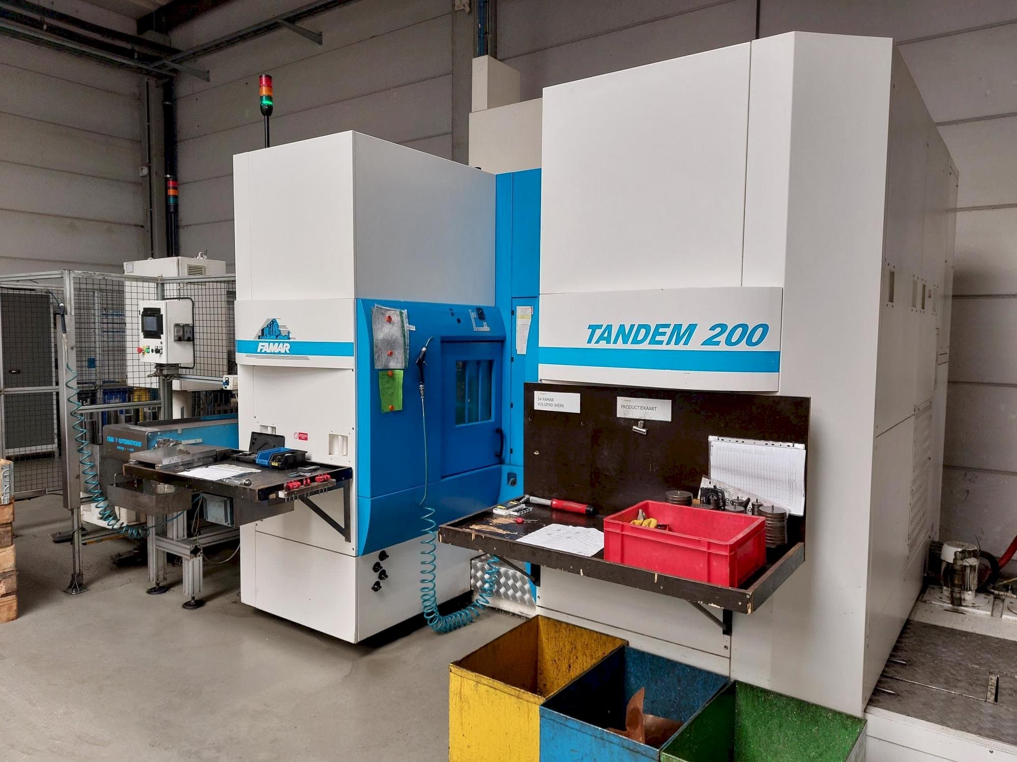 Čelní pohled  na Famar Tandem 200  stroj