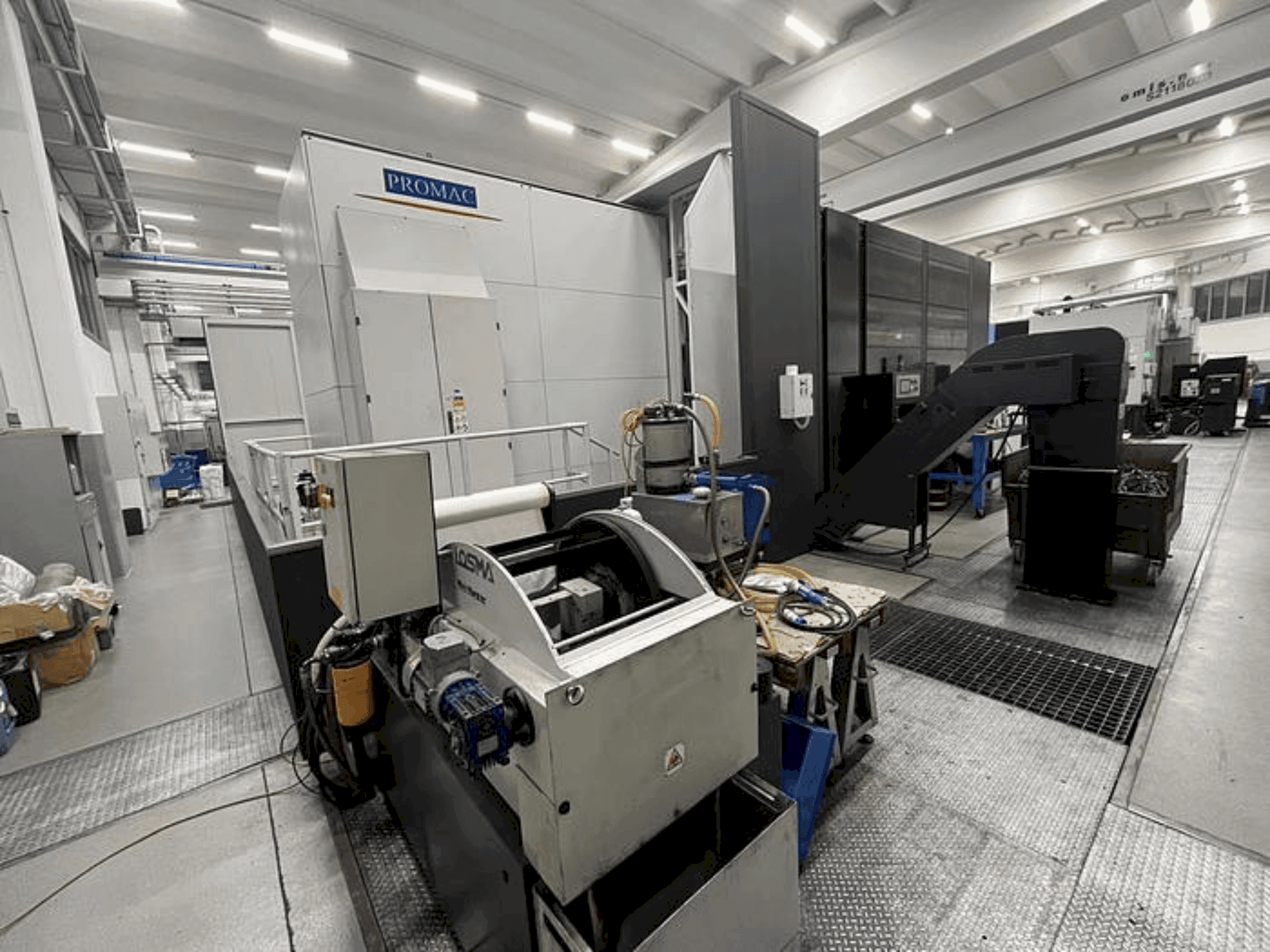 Čelní pohled  na PROMAC ETESIAN HMC. A PORTALE  stroj