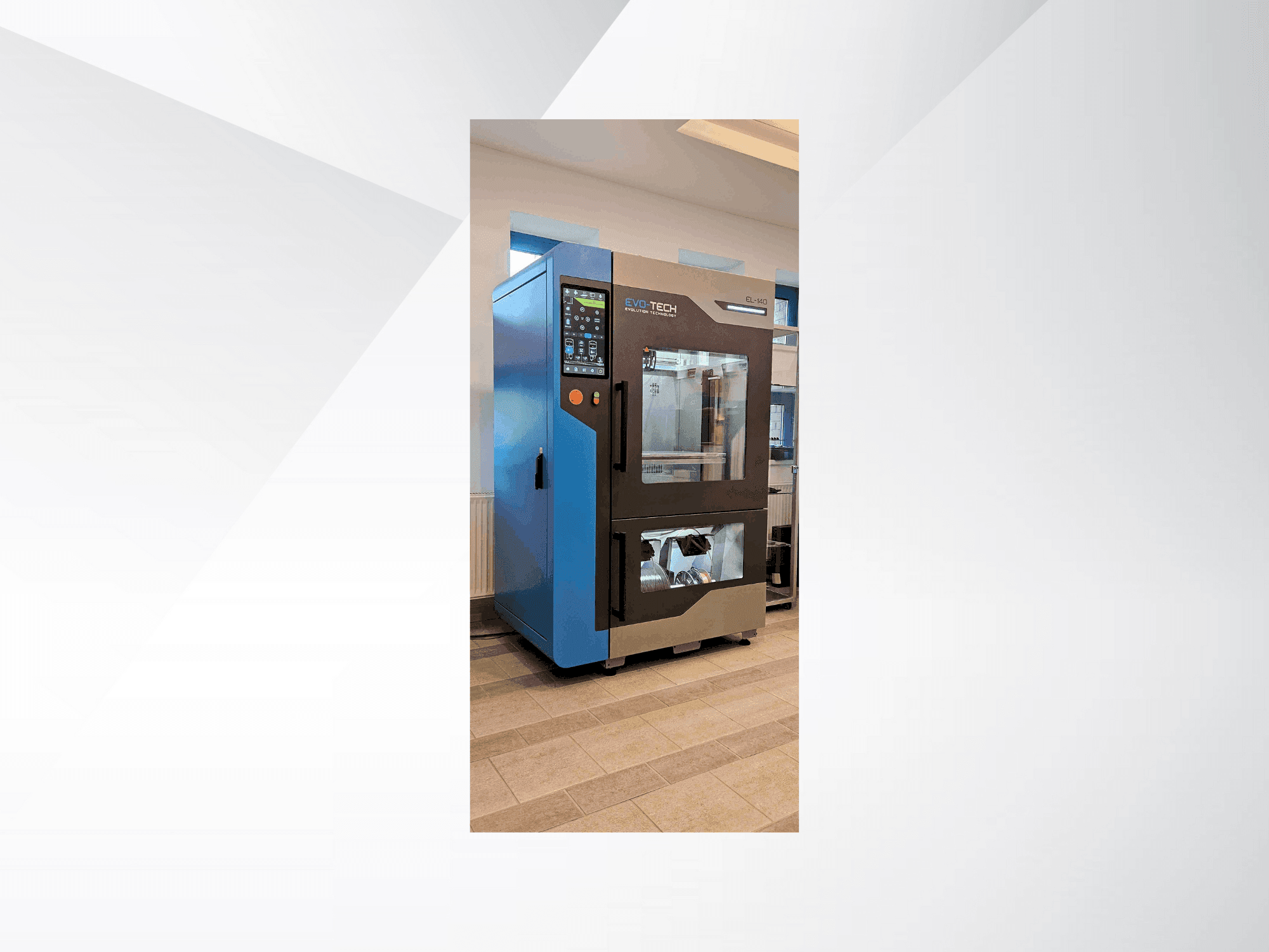 Čelní pohled  na EVO-tech EL-140  stroj
