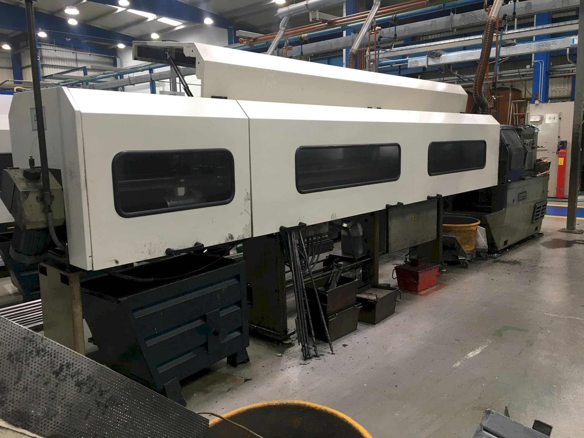 Čelní pohled  na Tornos-Moutier Suisse AS 14  stroj