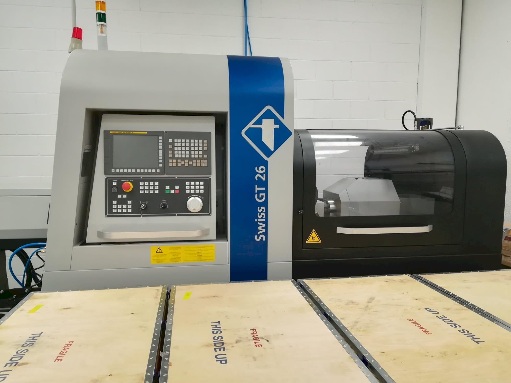 Čelní pohled  na Swiss GT 26  stroj