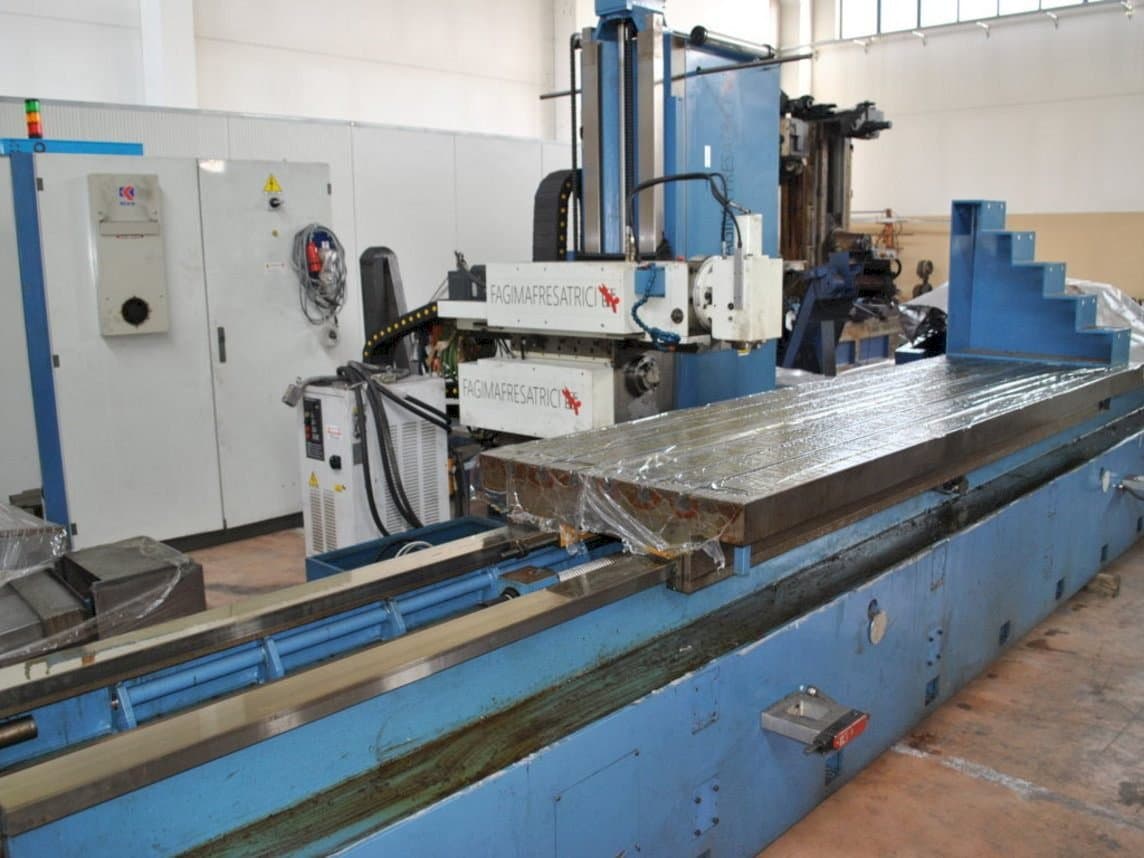 Čelní pohled  na Fagima  MMO 300  stroj