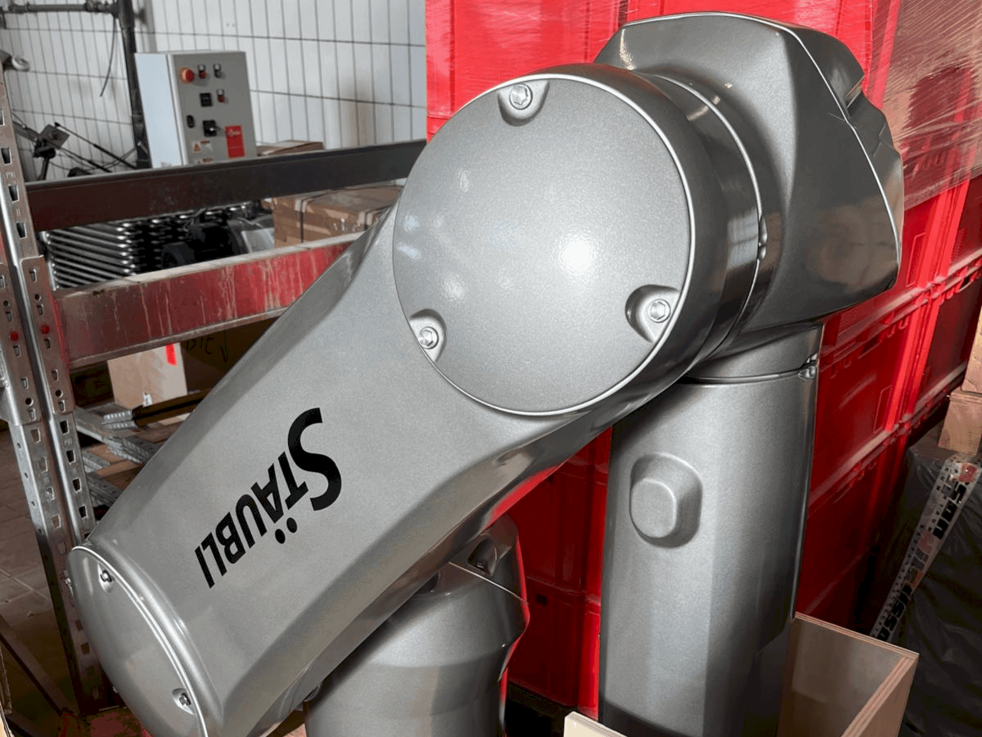 Čelní pohled  na STAUBLI TX2-160 LHE  stroj