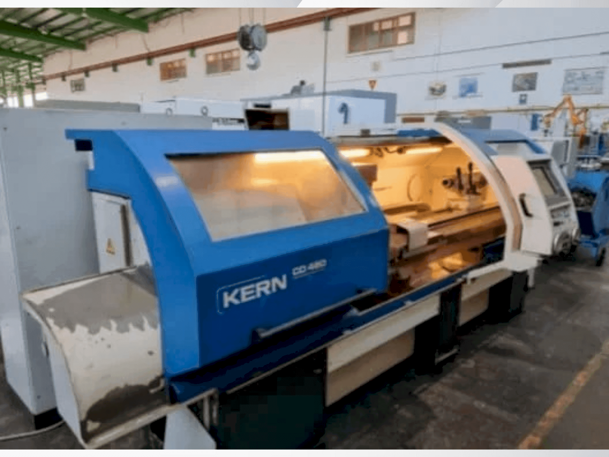 Čelní pohled  na KERN CD 480/2000  stroj