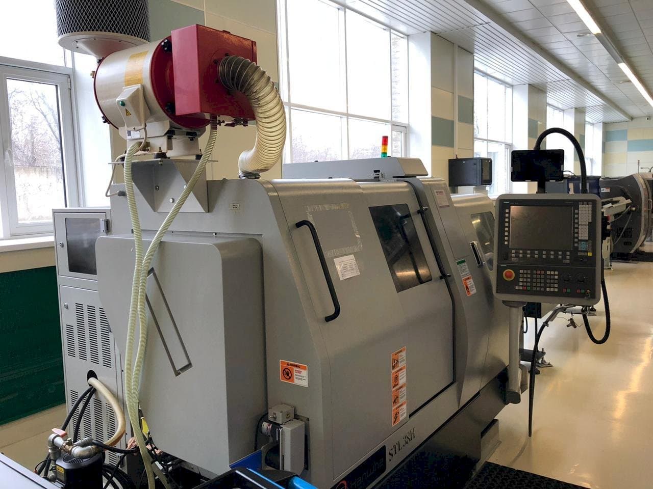 Čelní pohled  na Hanwha STL 38H  stroj