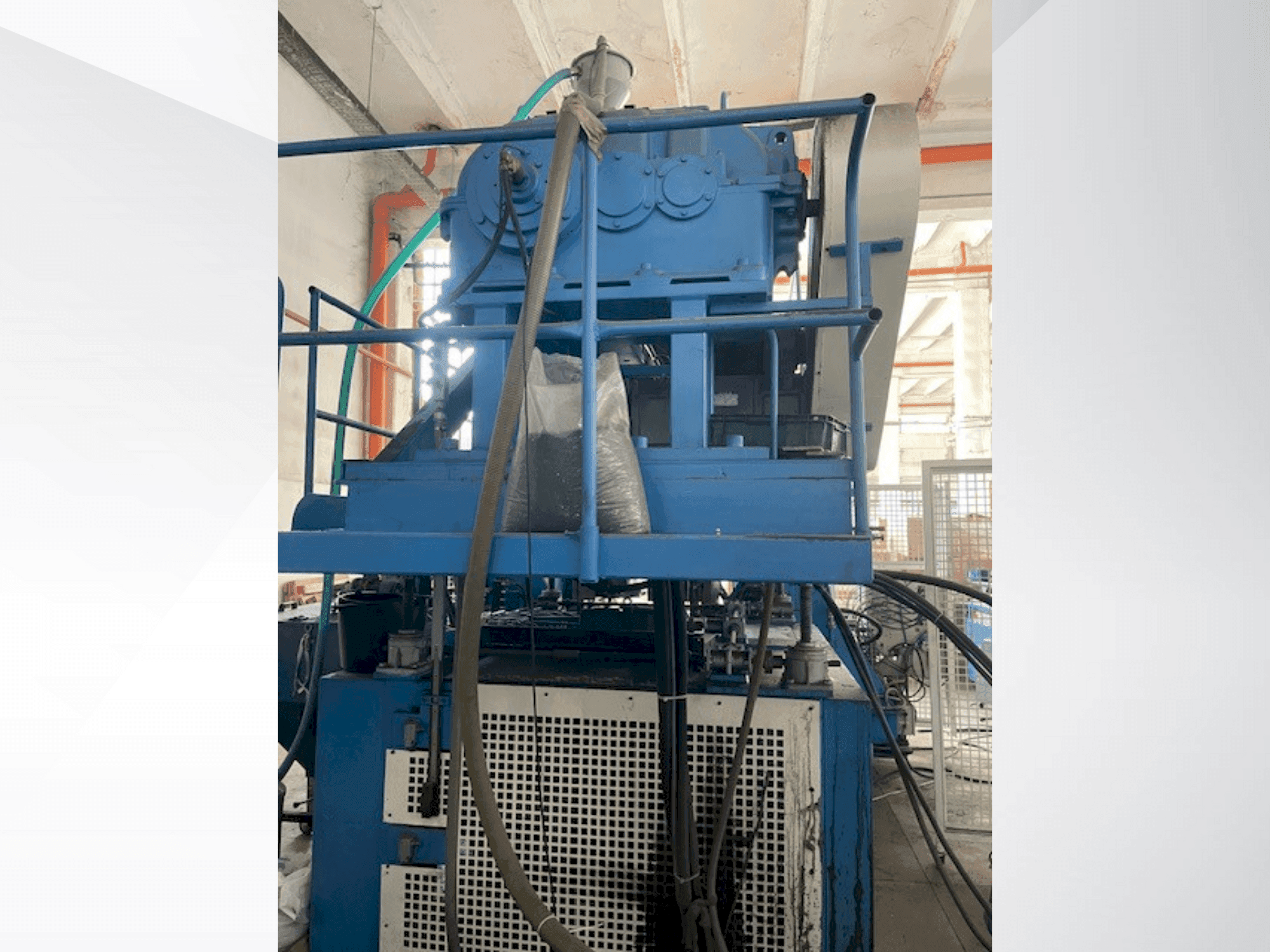 Čelní pohled  na KAUTEX KEB 120  stroj