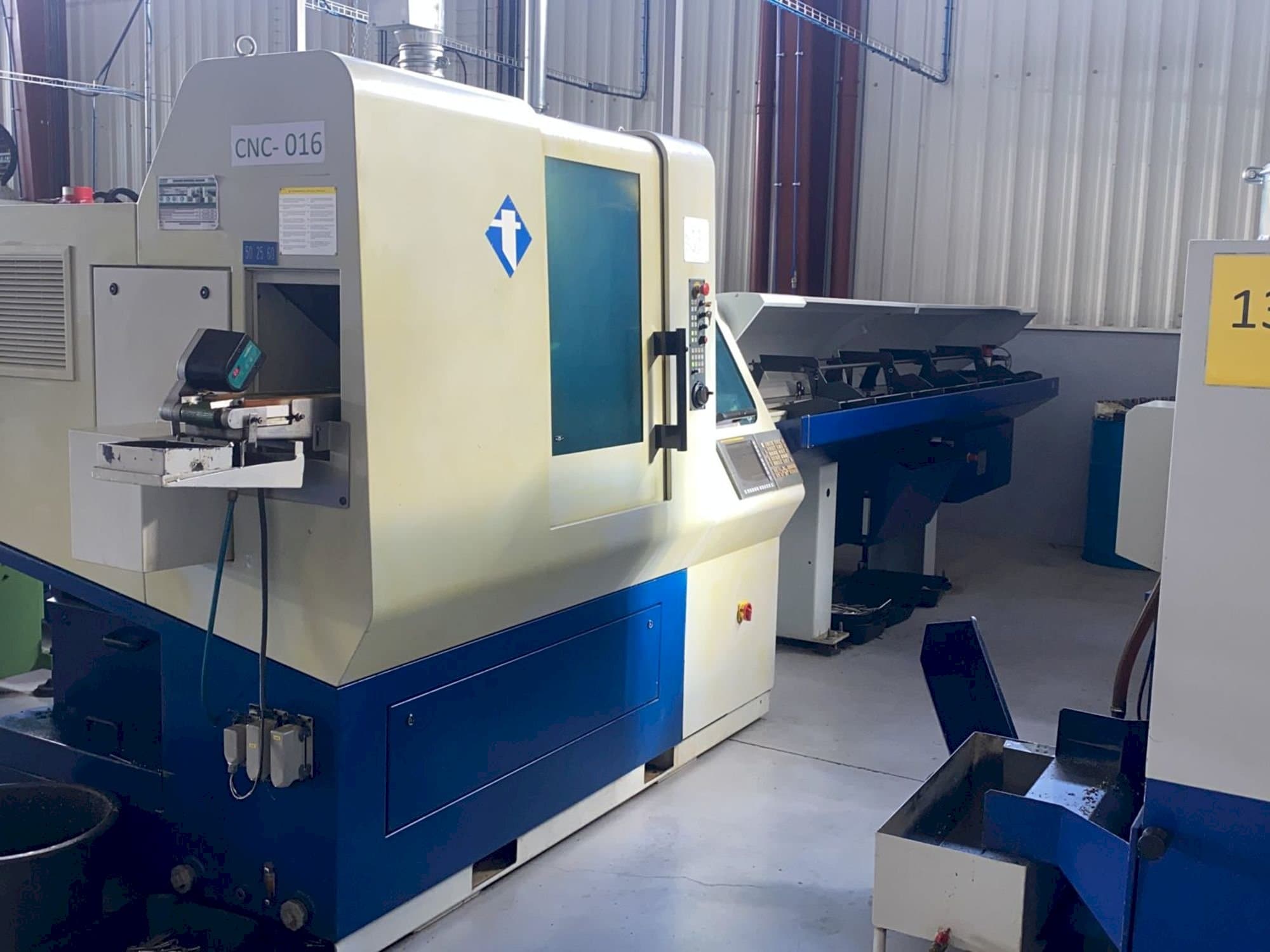 Čelní pohled  na Tornos DECO 20S  stroj