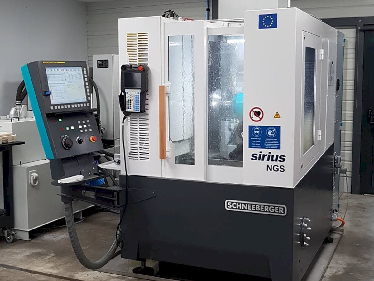 Čelní pohled  na Schneeberger SIRIUS NGS  stroj