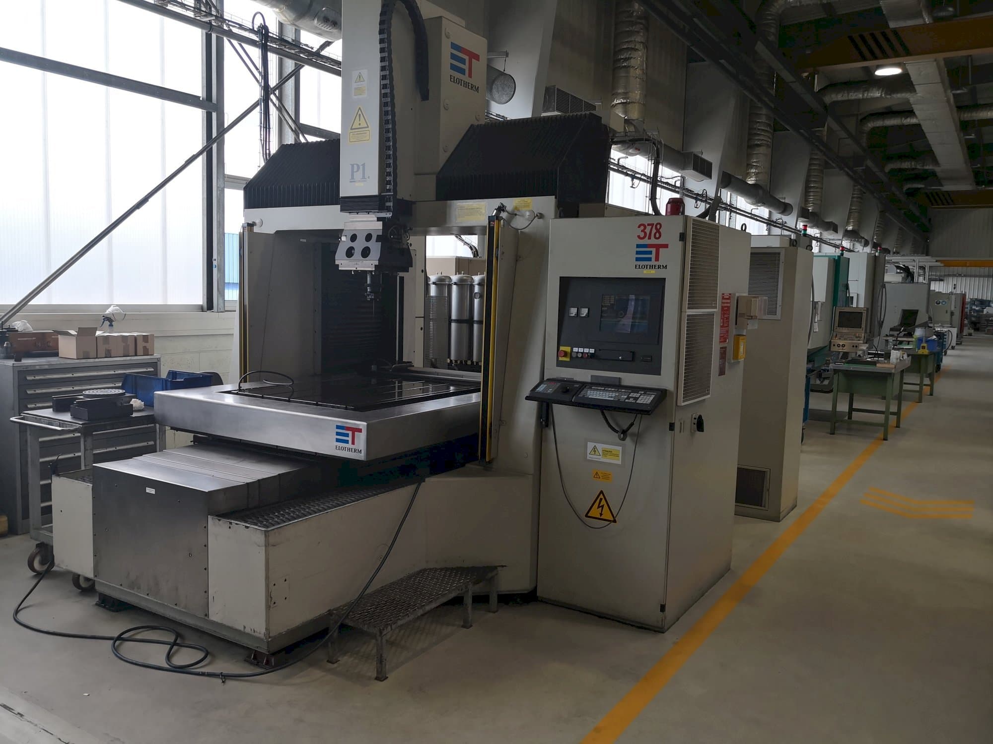 Čelní pohled  na ELOTHERM ELBOMAT P1  stroj