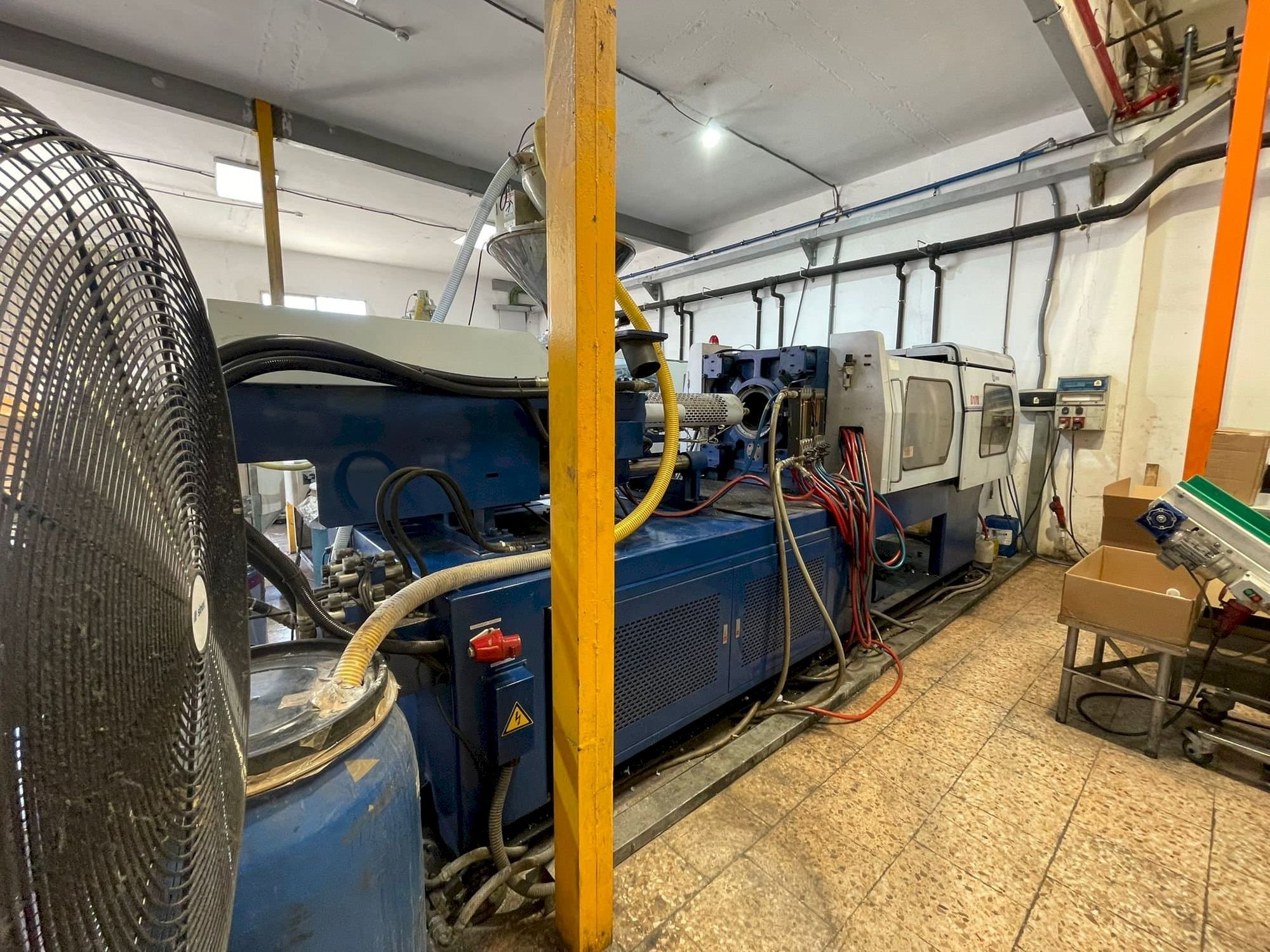 Levý boční pohled  na Euroinj D170  stroj