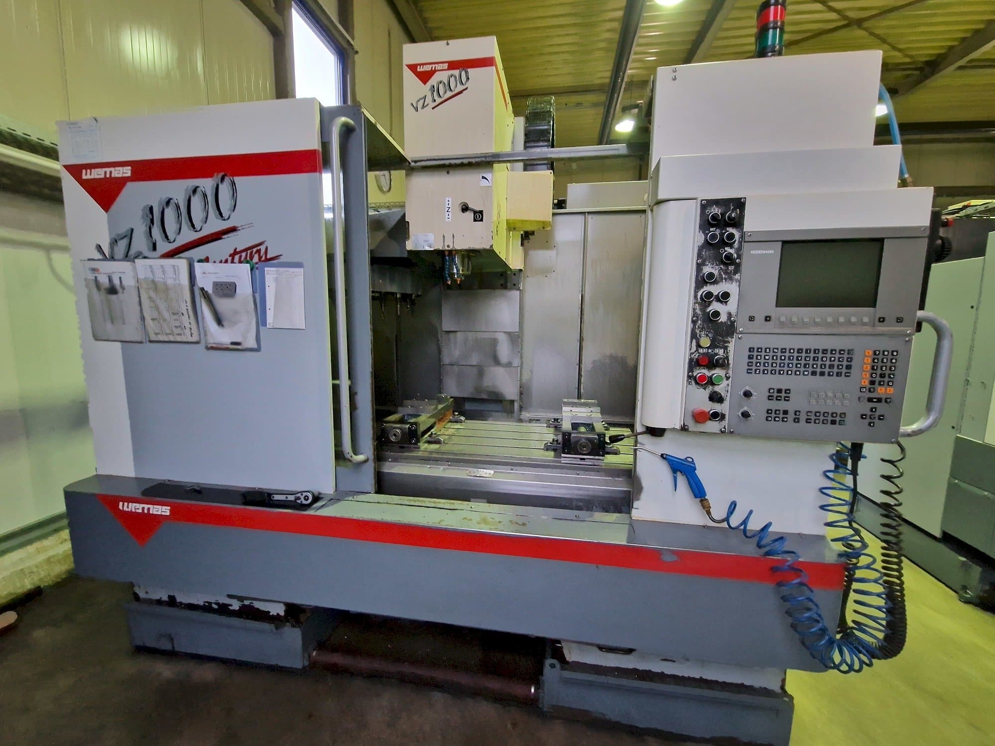 Čelní pohled  na WEMAS VZ 1000  stroj