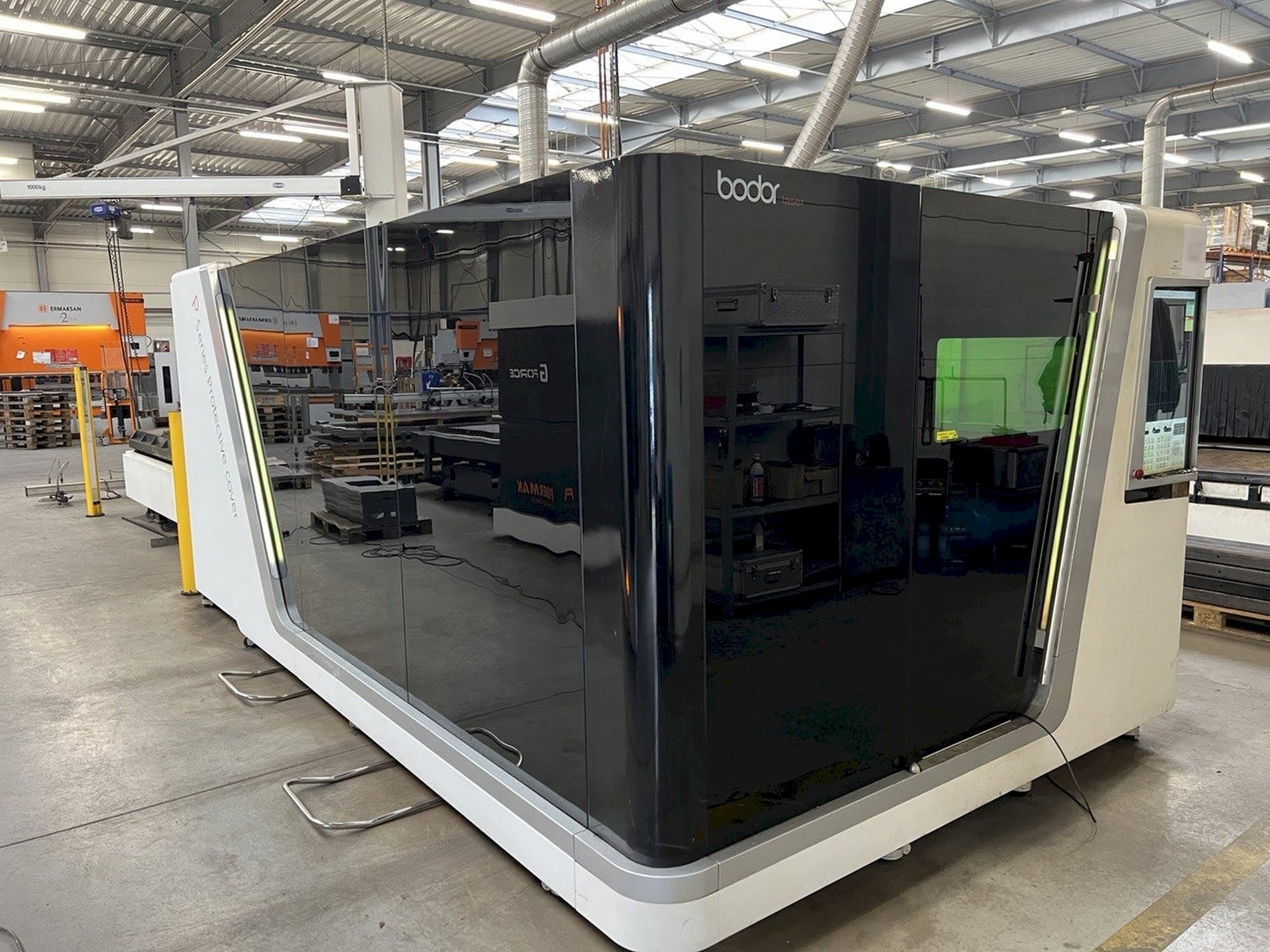 Čelní pohled  na Bodor P3015  stroj