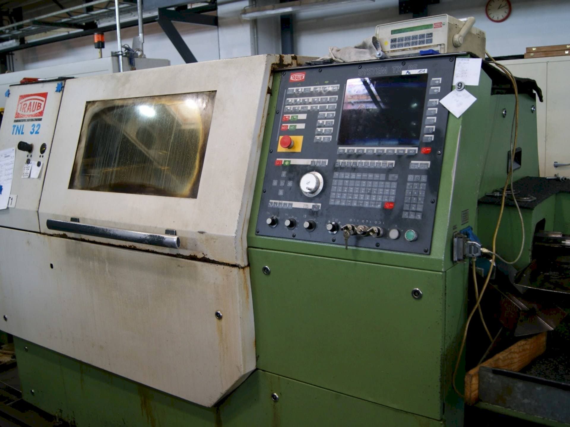 Čelní pohled  na TRAUB TNL 32G  stroj