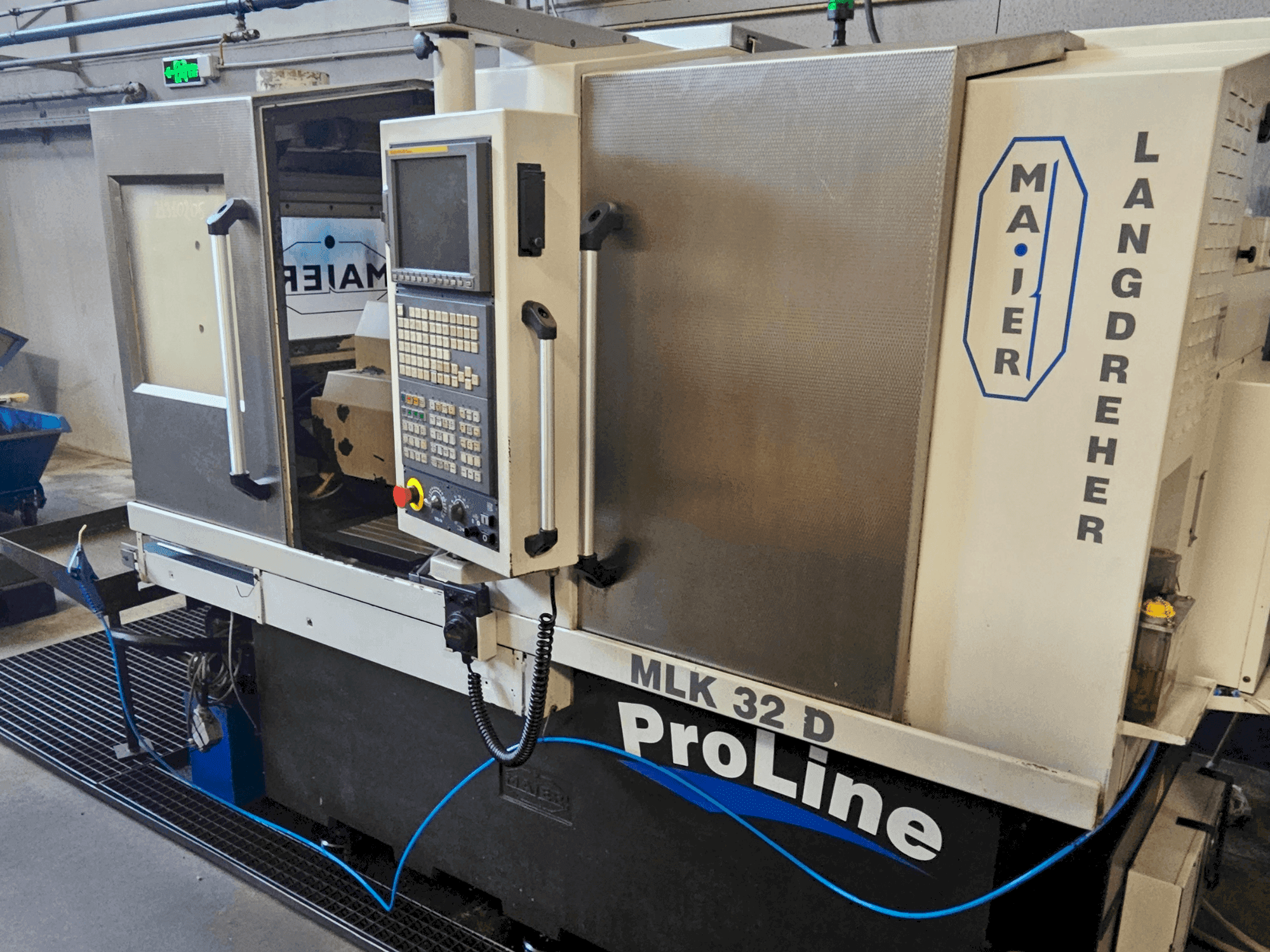 Čelní pohled  na Maier MLK 32D  stroj