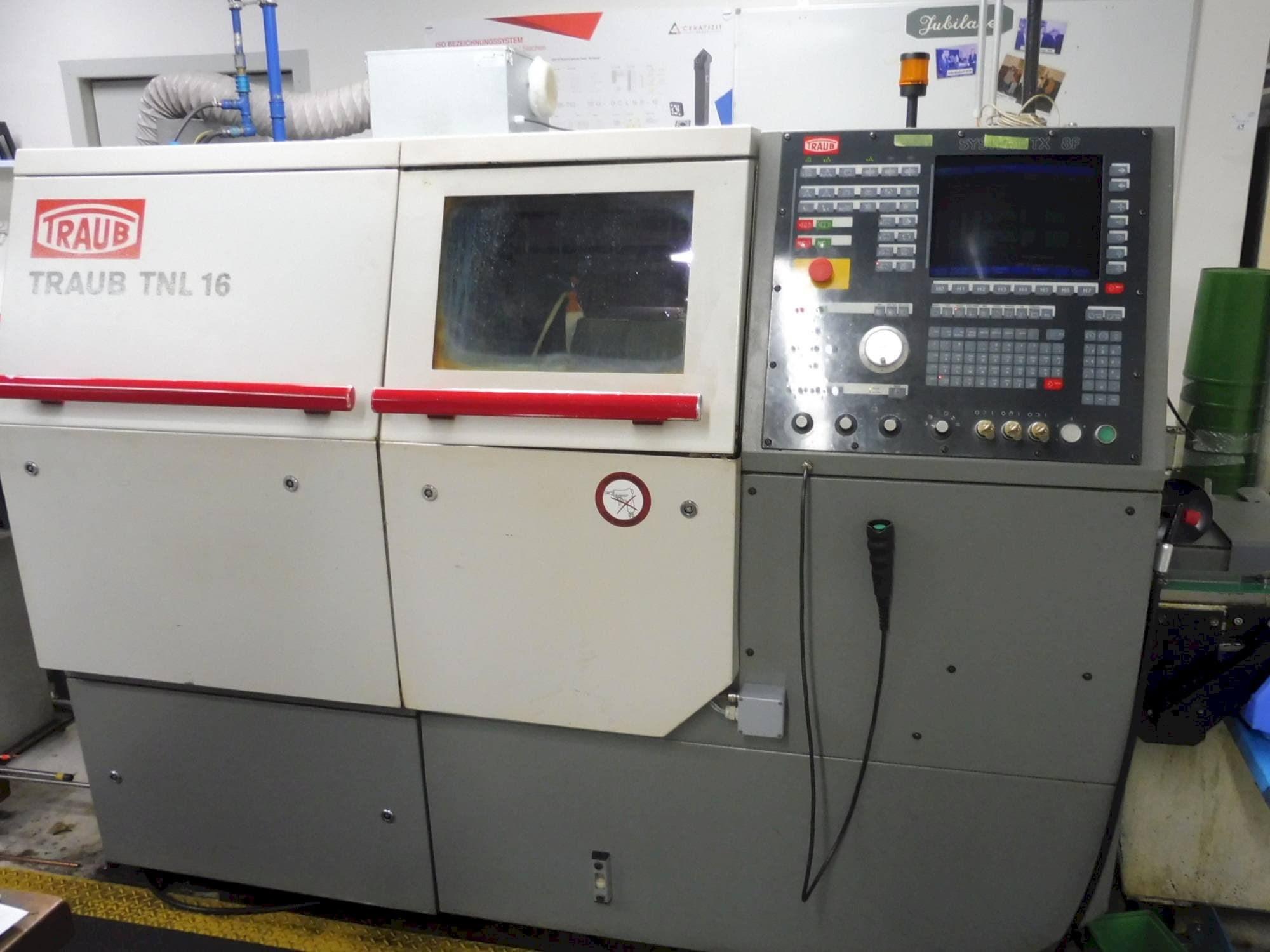 Čelní pohled  na TRAUB TNL 16  stroj