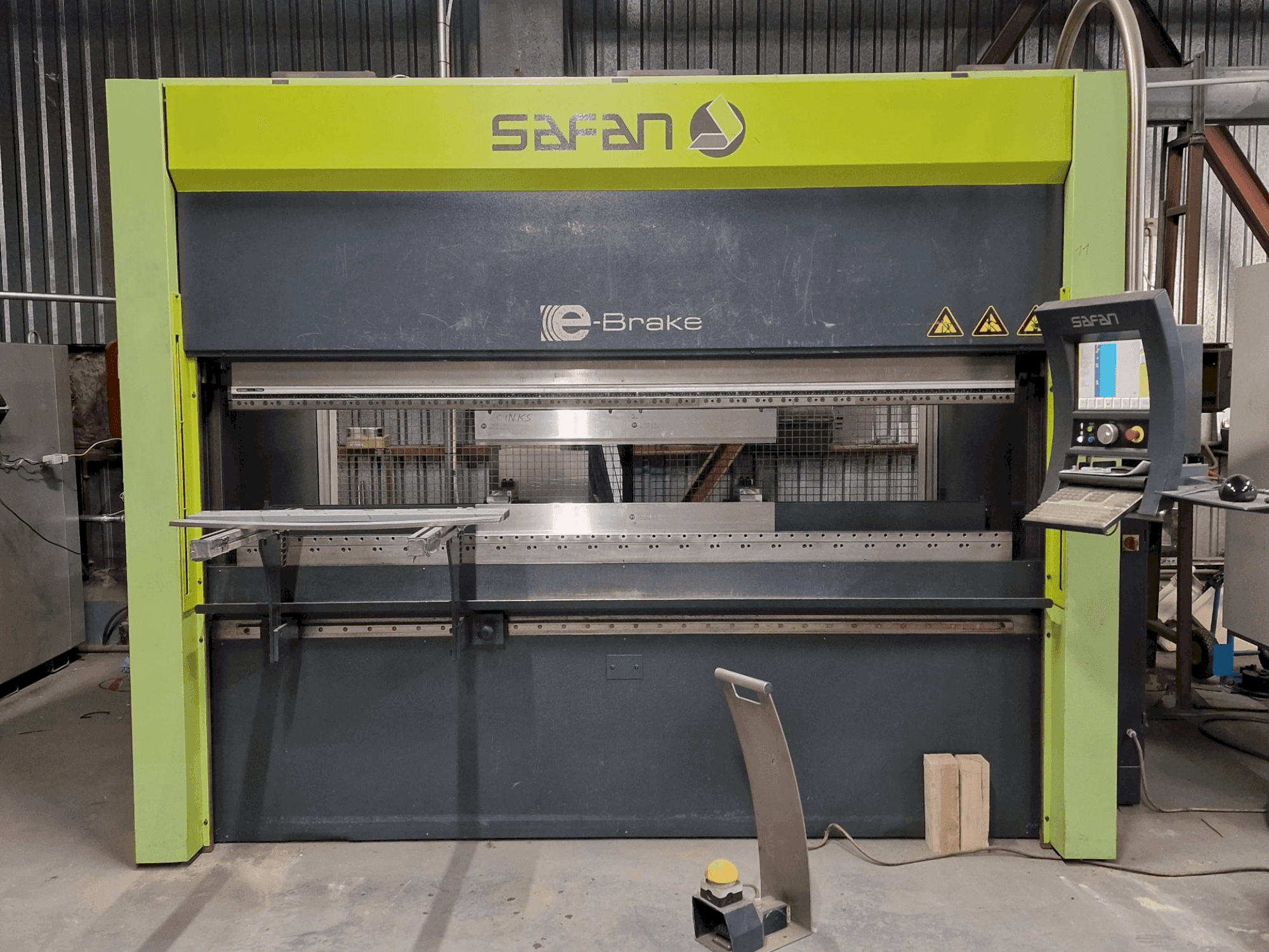 Čelní pohled  na Safan E-Brake 80-2550-Ts3 Cnc  stroj