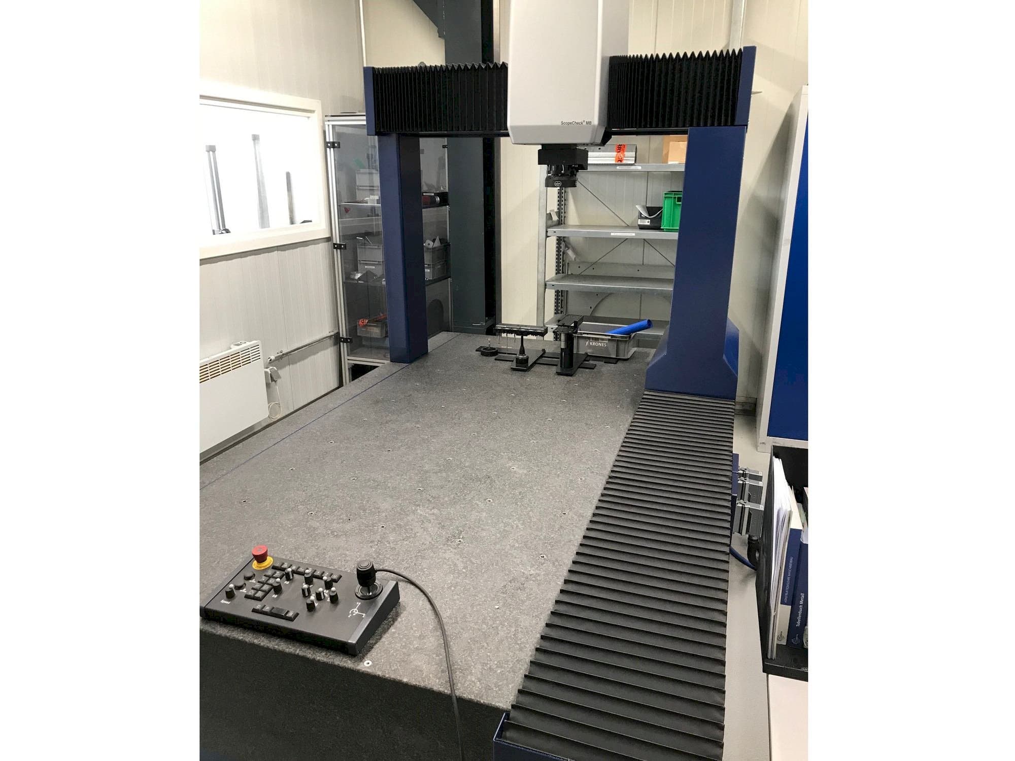 Čelní pohled  na Werth ScopeCheck MB/Z 800/1500/700 3D CNC  stroj