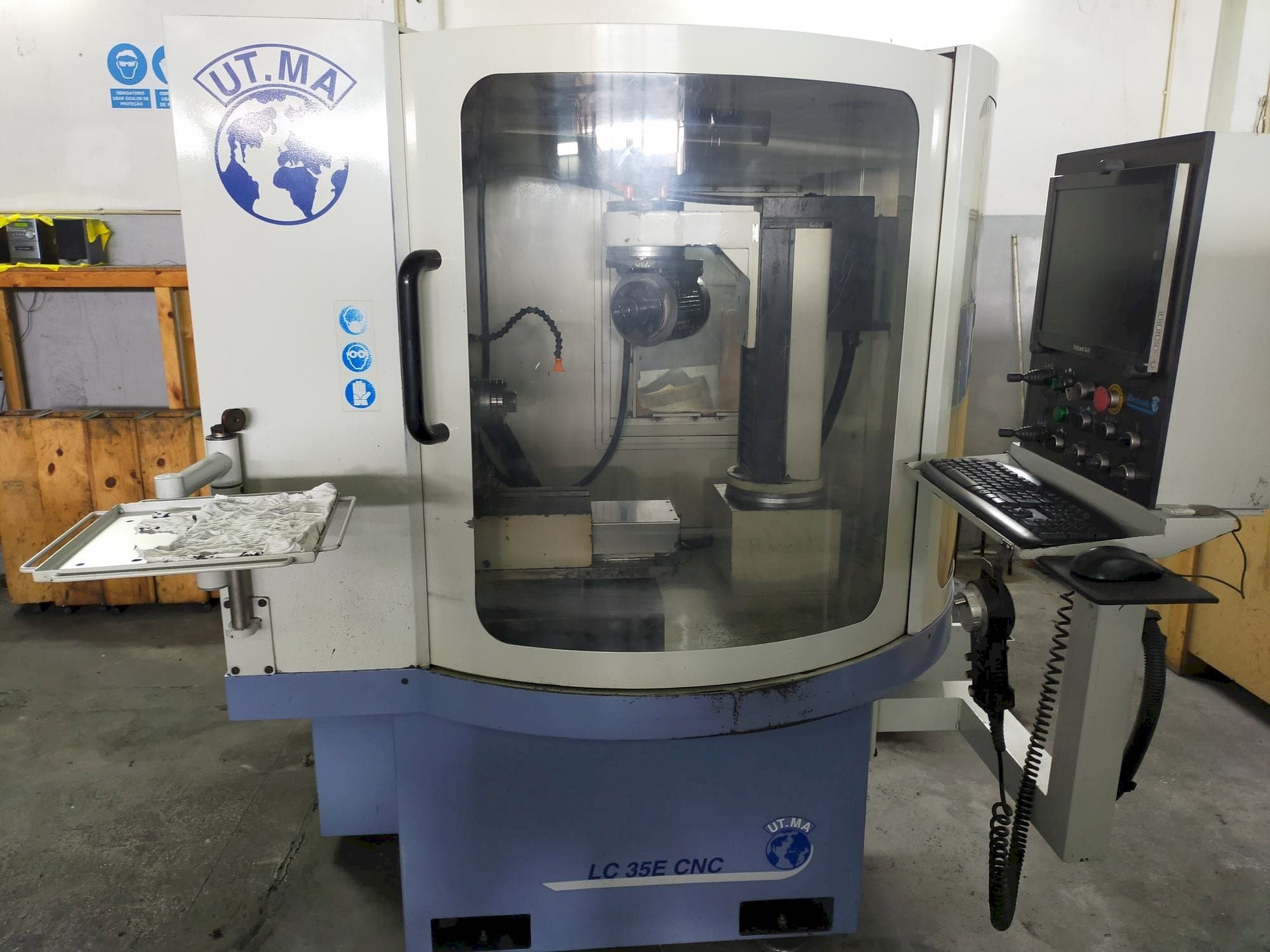 Čelní pohled  na UT.MA LC 35E  stroj