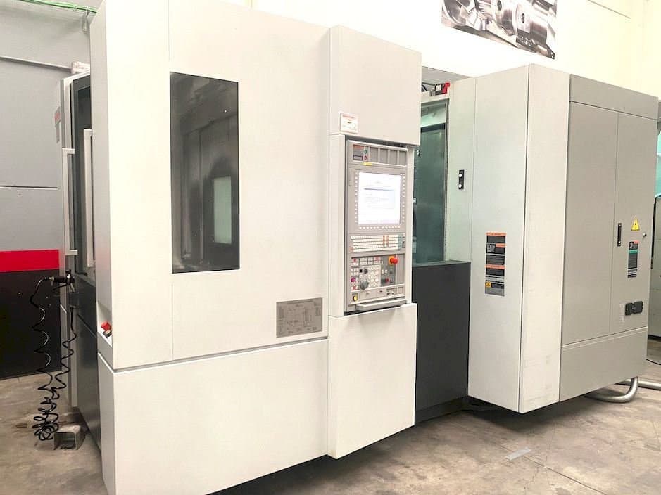 Čelní pohled  na MORI SEIKI NH 5000 DCG  stroj